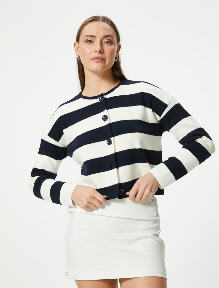  Triko Hırka Düğmeli Yuvarlak Yaka Yumuşak Dokulu