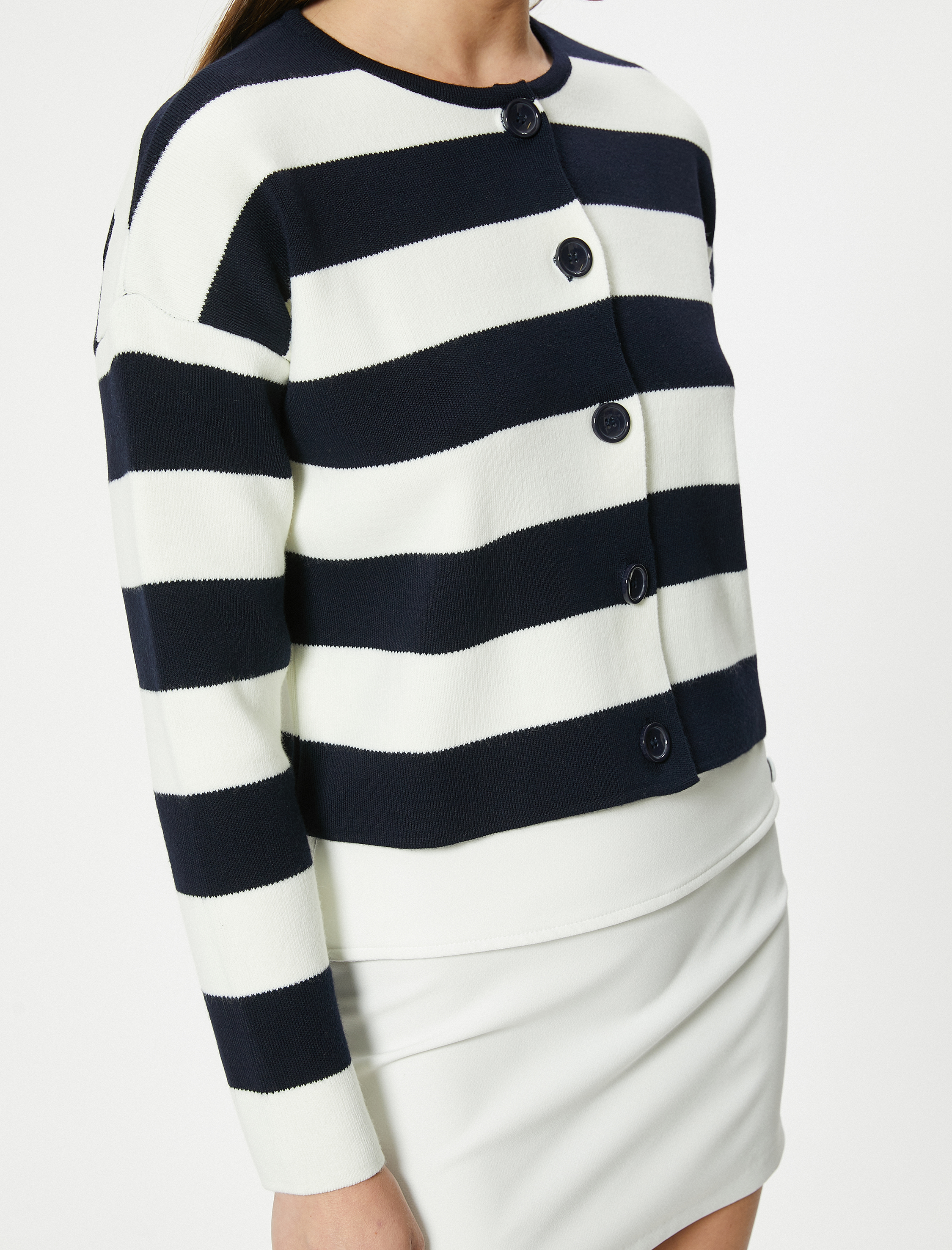 Triko Hırka Düğmeli Yuvarlak Yaka Yumuşak Dokulu