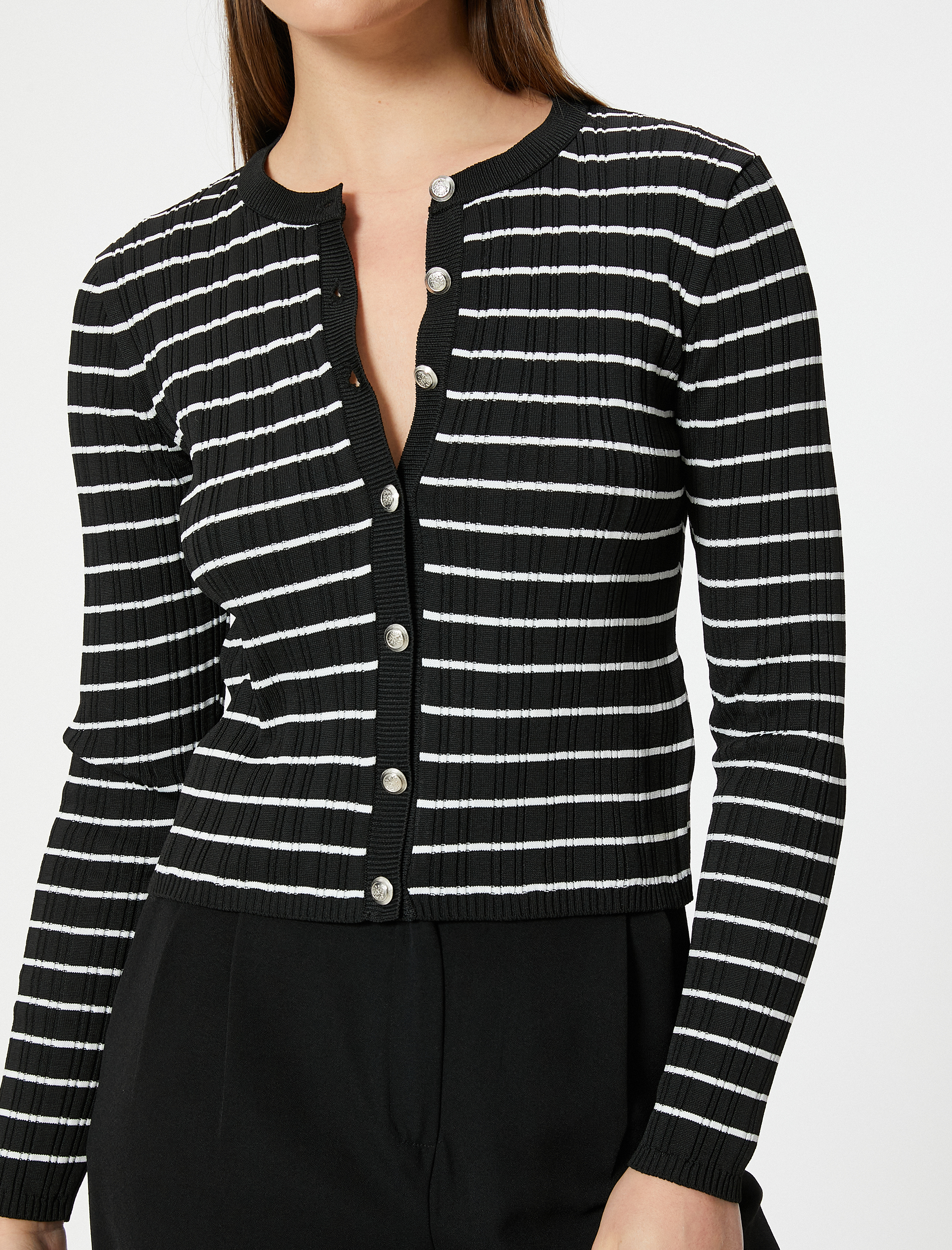   Triko Hırka Uzun Kollu Yuvarlak Yaka Düğmeli Dokulu