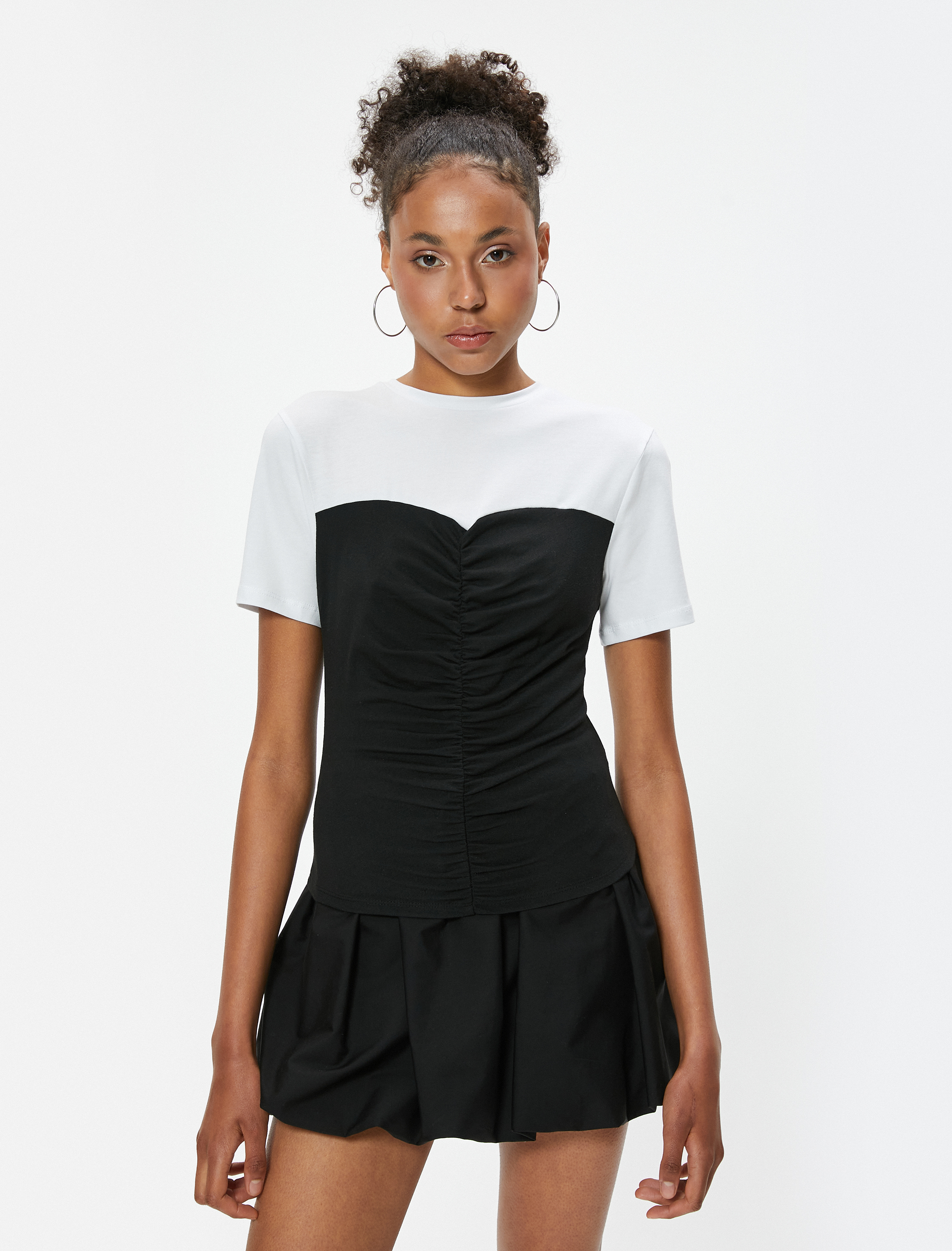   Kısa Kollu Tişört Bisiklet Yaka Straplez Kumaş Detaylı