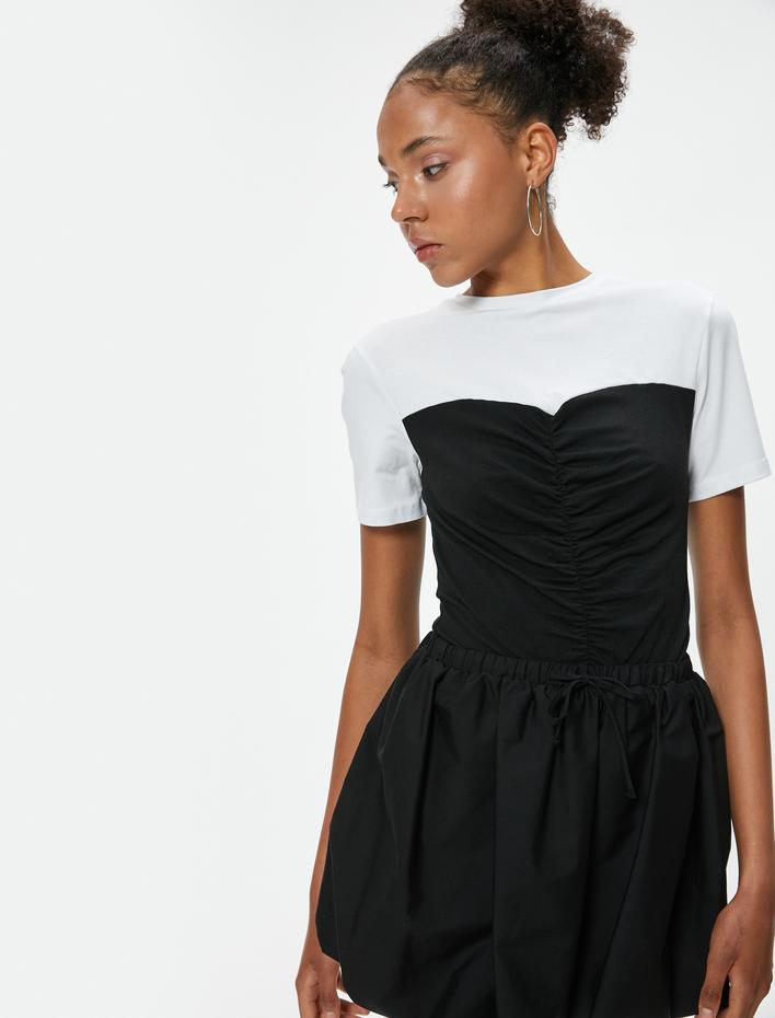  Kısa Kollu Tişört Bisiklet Yaka Straplez Kumaş Detaylı