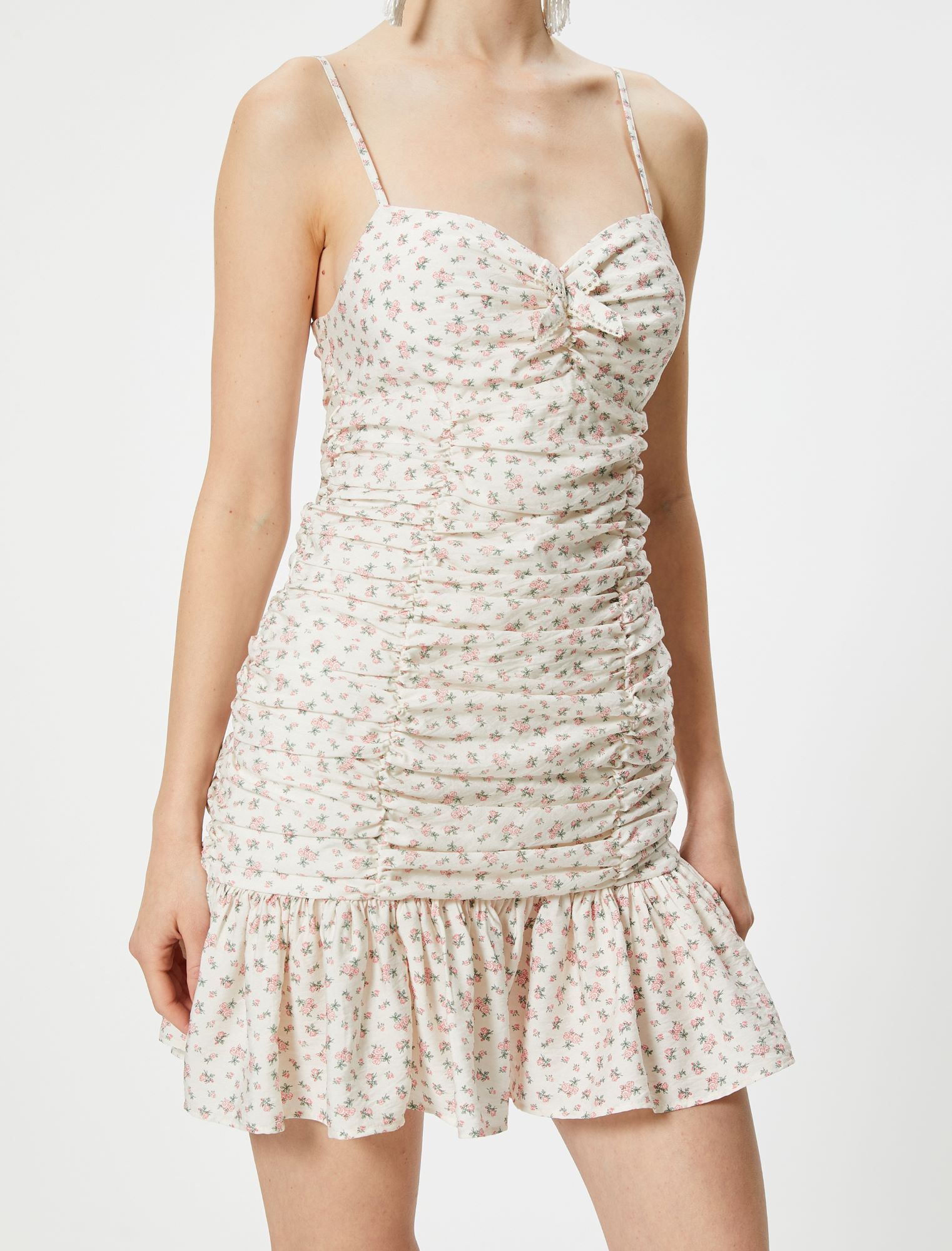 Koton X Sibil Çetinkaya - Fırfırlı Çiçekli Mini Viskon Elbise İnce Askılı Drapeli Fiyonk Detaylı