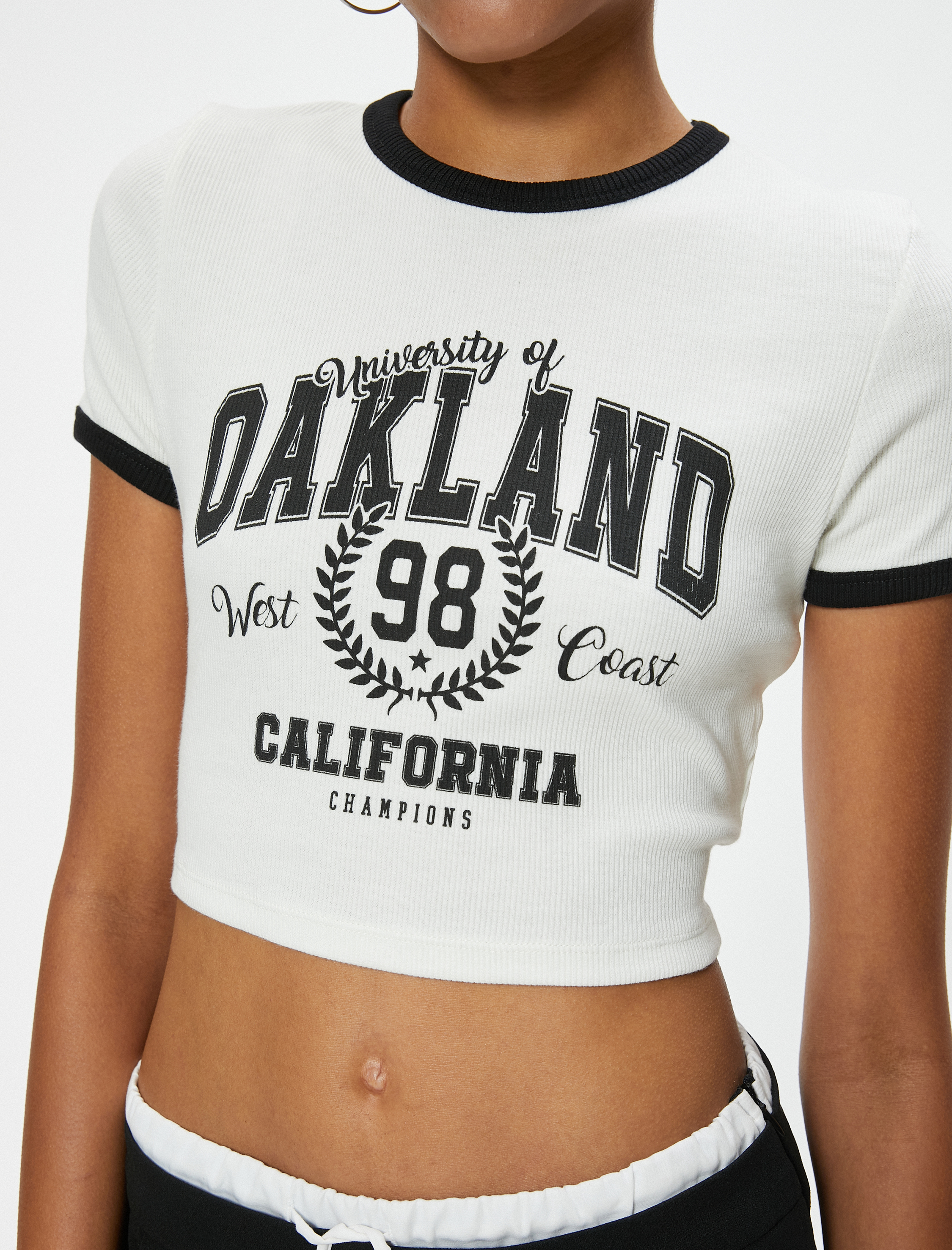   Kolej Baskılı Slim Fit Crop Bisiklet Yaka Tişört