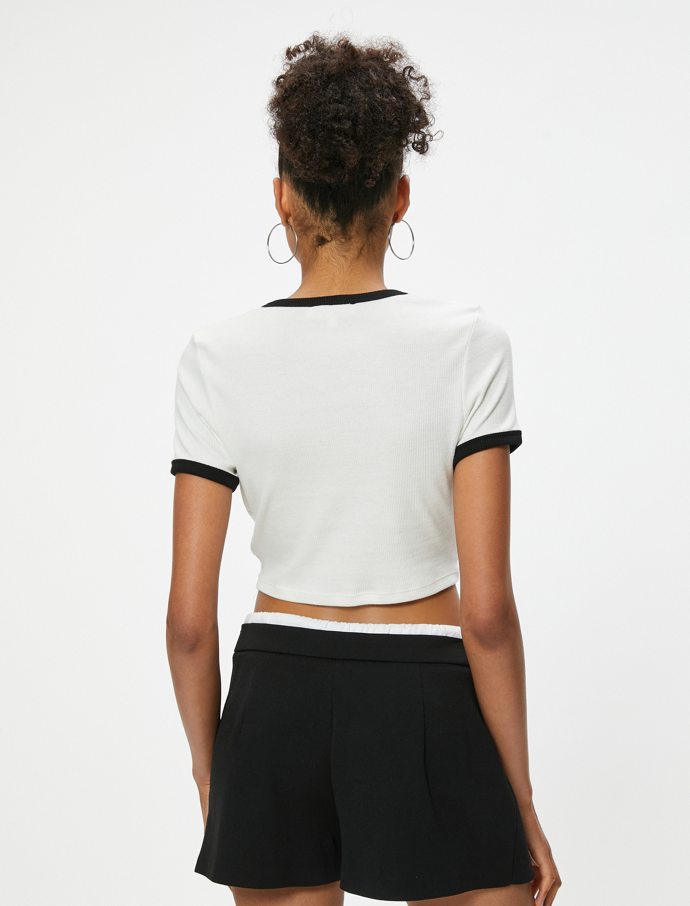   Kolej Baskılı Slim Fit Crop Bisiklet Yaka Tişört