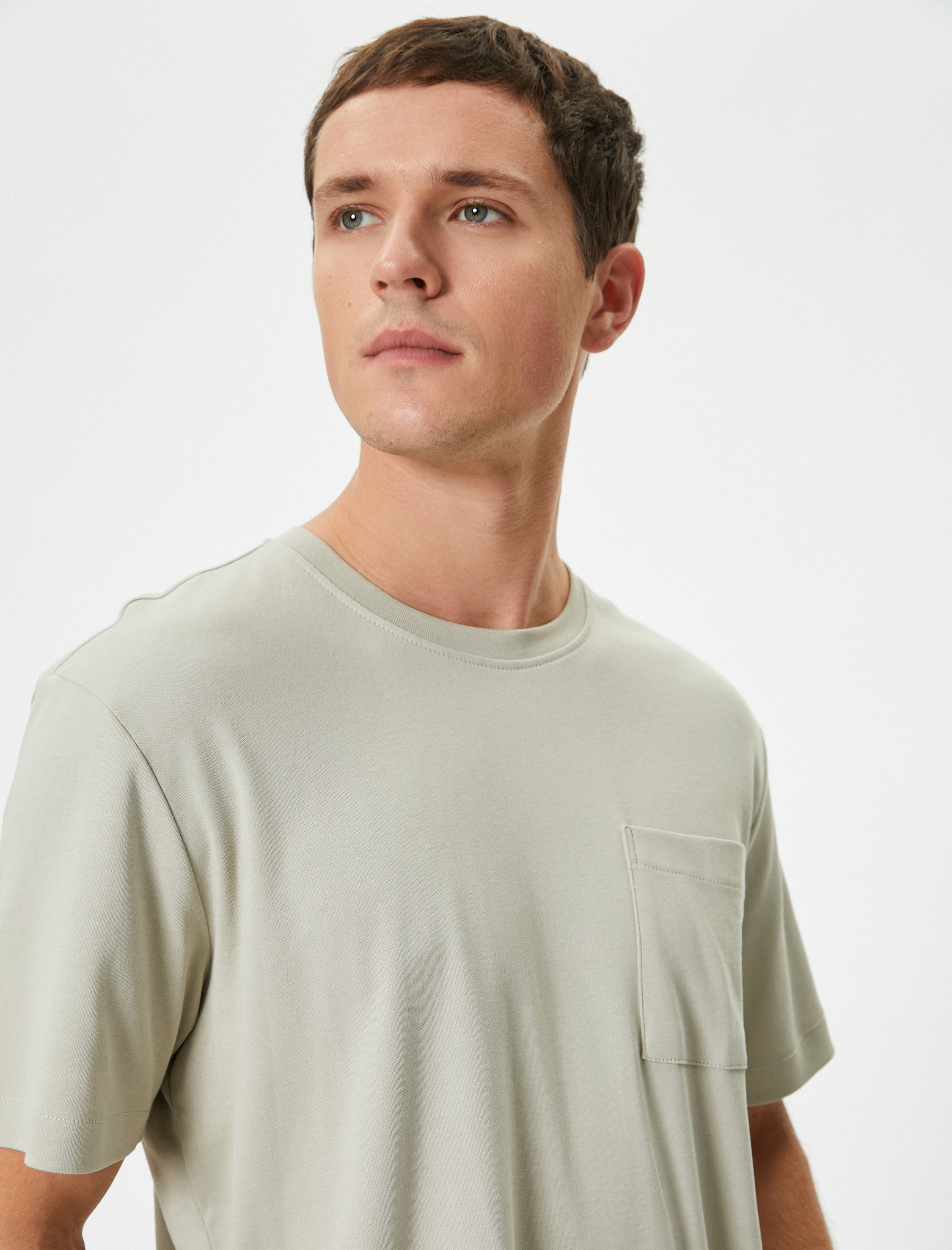 Koton Erkek Cep Detaylı Kısa Kollu Bisiklet Yaka Regular Fit Pamuklu Basic Tişört -1