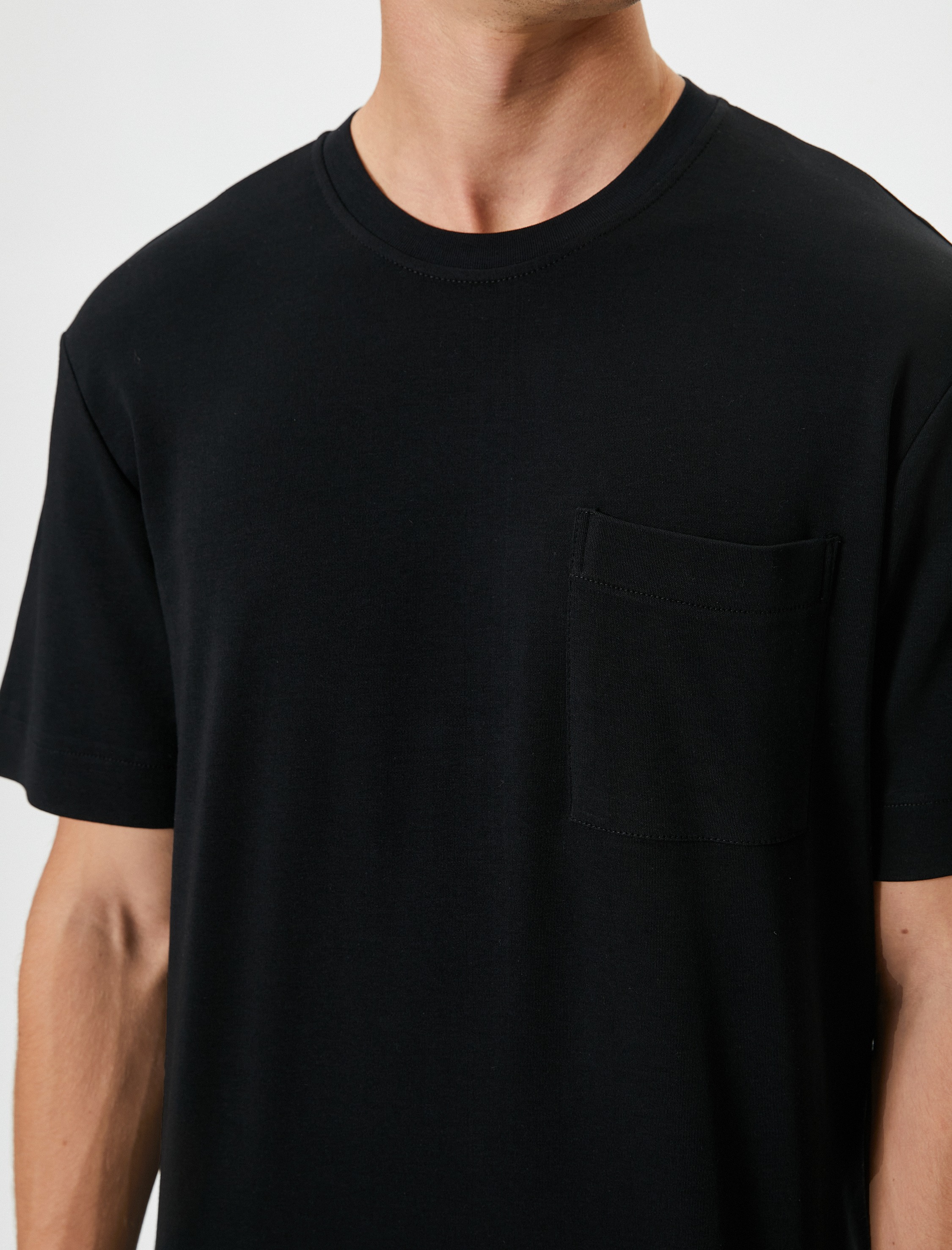   Cep Detaylı Kısa Kollu Bisiklet Yaka Regular Fit Pamuklu Basic Tişört