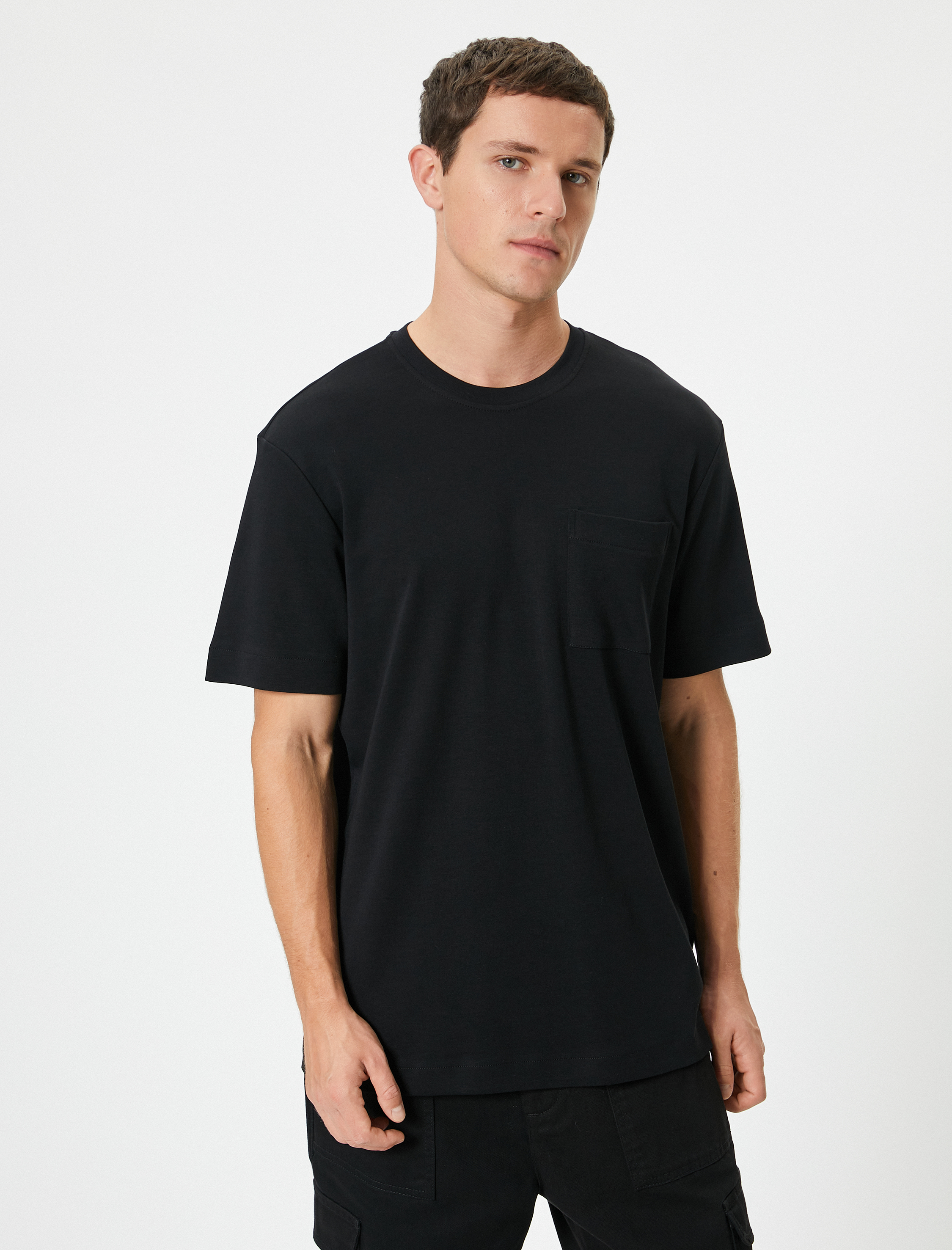   Cep Detaylı Kısa Kollu Bisiklet Yaka Regular Fit Pamuklu Basic Tişört