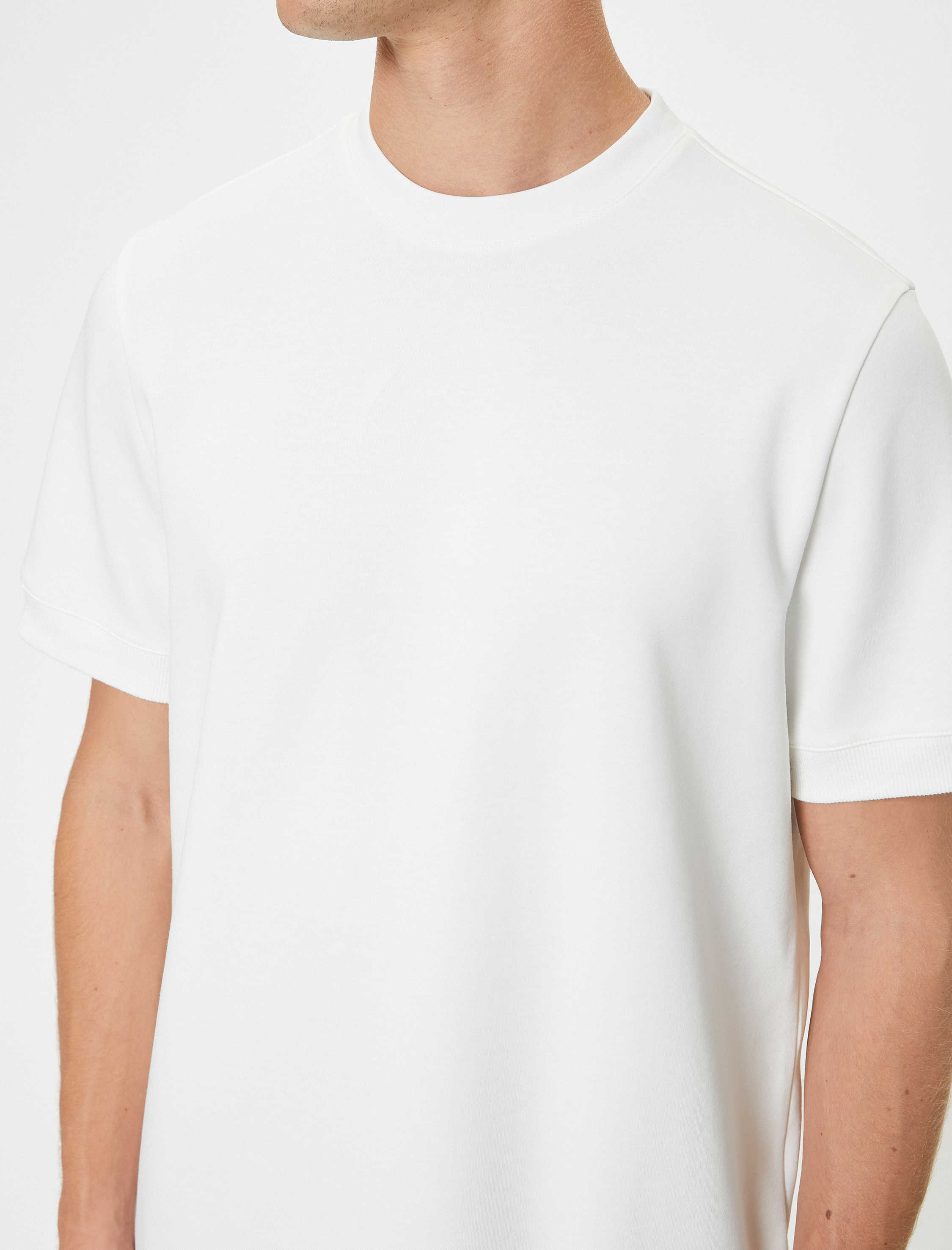   Basic Tişört Bisiklet Yaka Kısa Kollu Dokulu Pamuklu