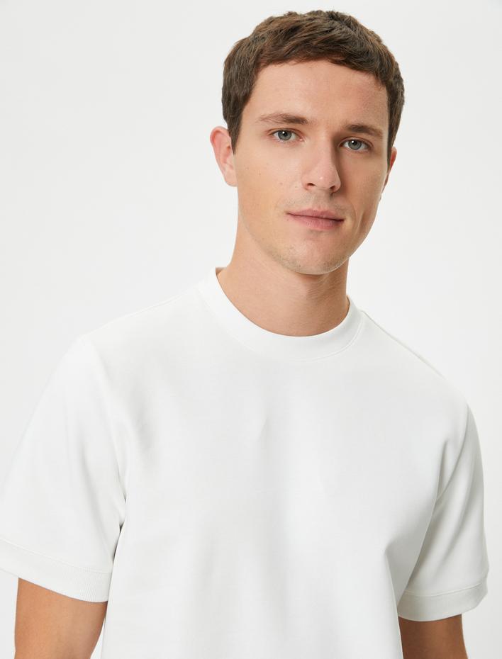  Basic Tişört Bisiklet Yaka Kısa Kollu Dokulu Pamuklu