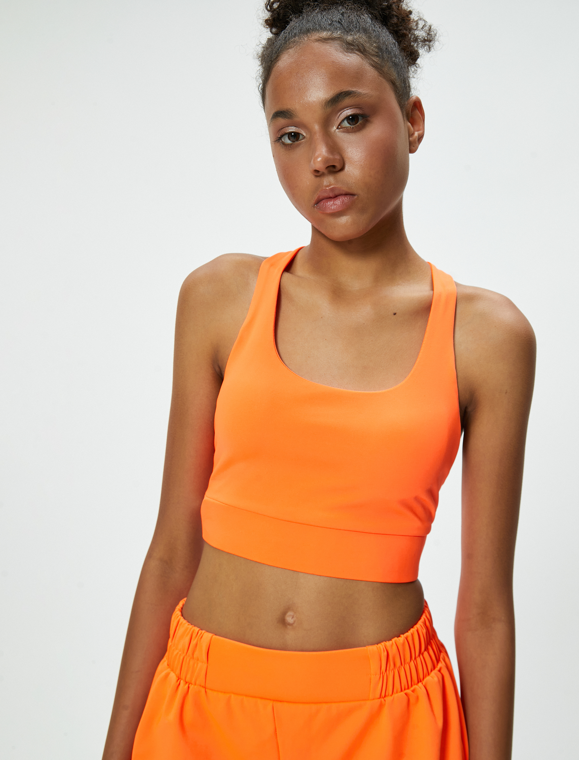   Sporcu Sütyeni U Yaka Kaplı Çapraz Askılı Slim Fit İnterlok