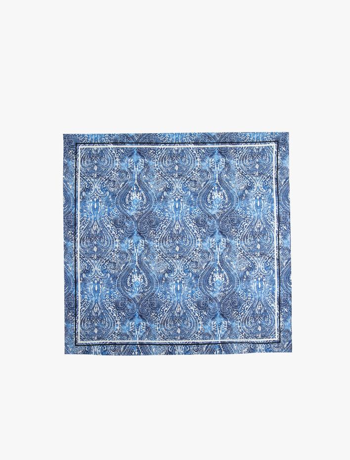 Kadın Desenli Kare Şal