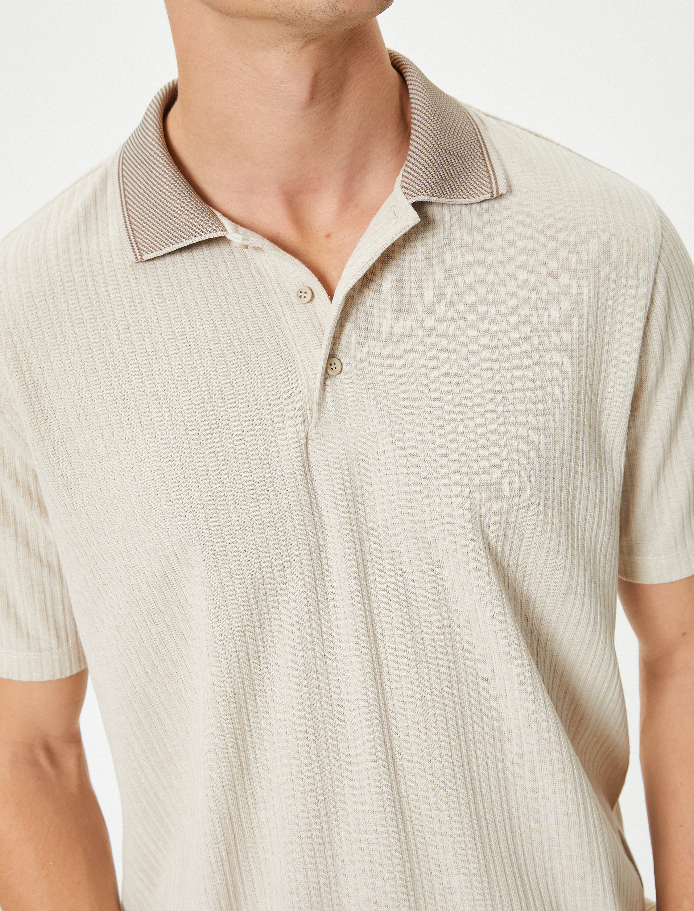   Polo Tişört Yaka Detaylı Düğmeli Kısa Kollu Dokulu