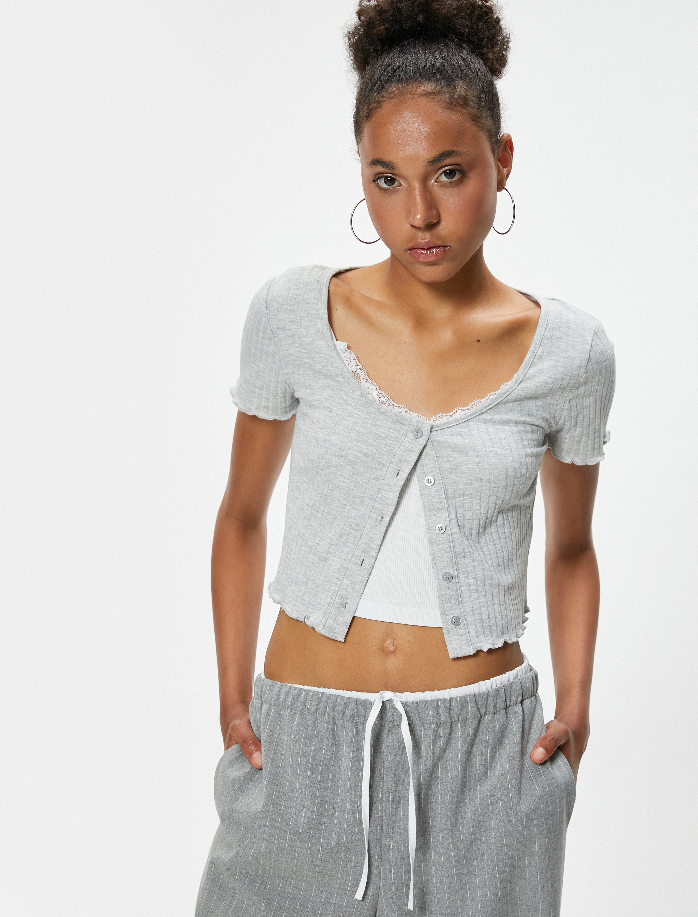   Crop Tişört Düğmeli U Yaka Kısa Kollu