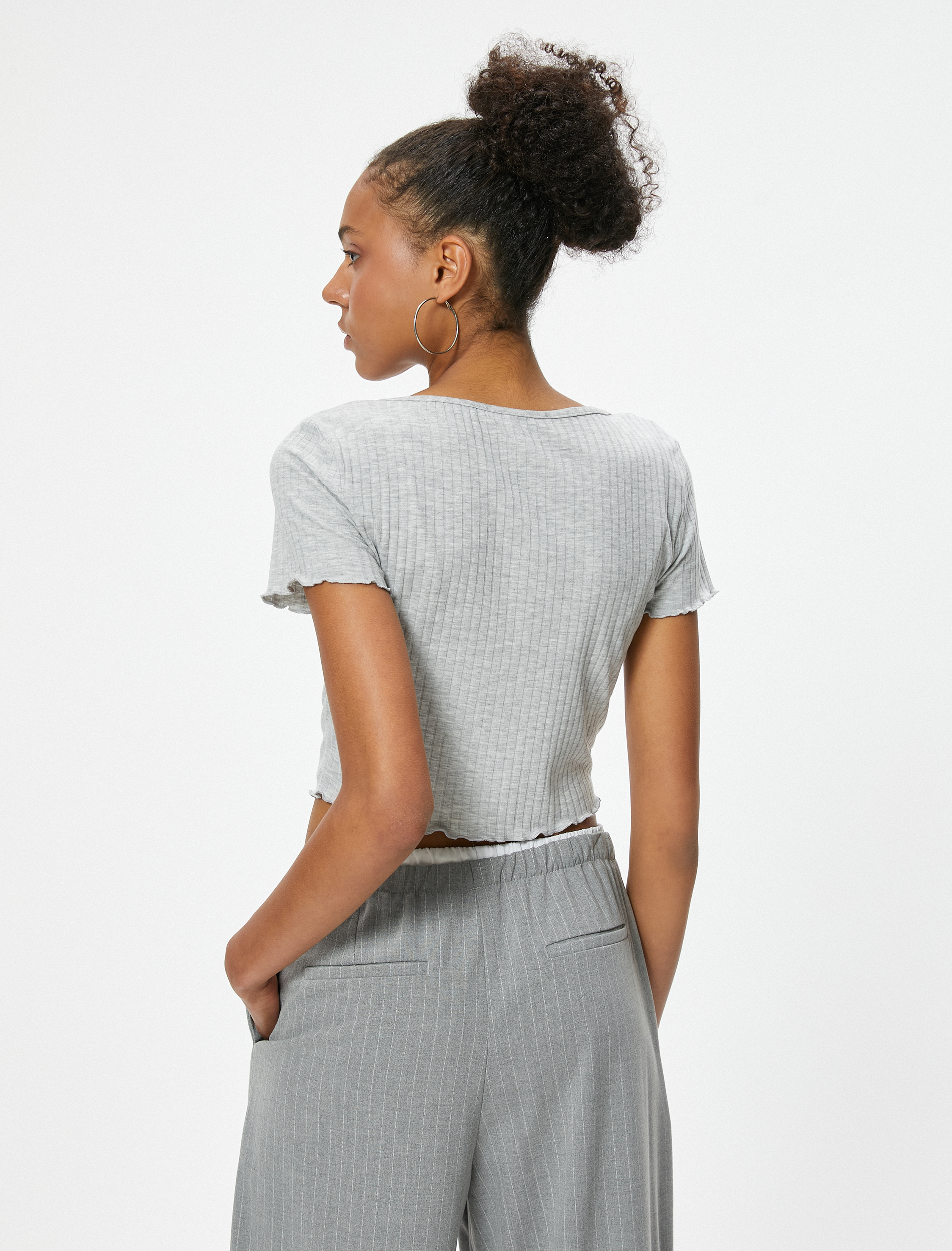   Crop Tişört Düğmeli U Yaka Kısa Kollu