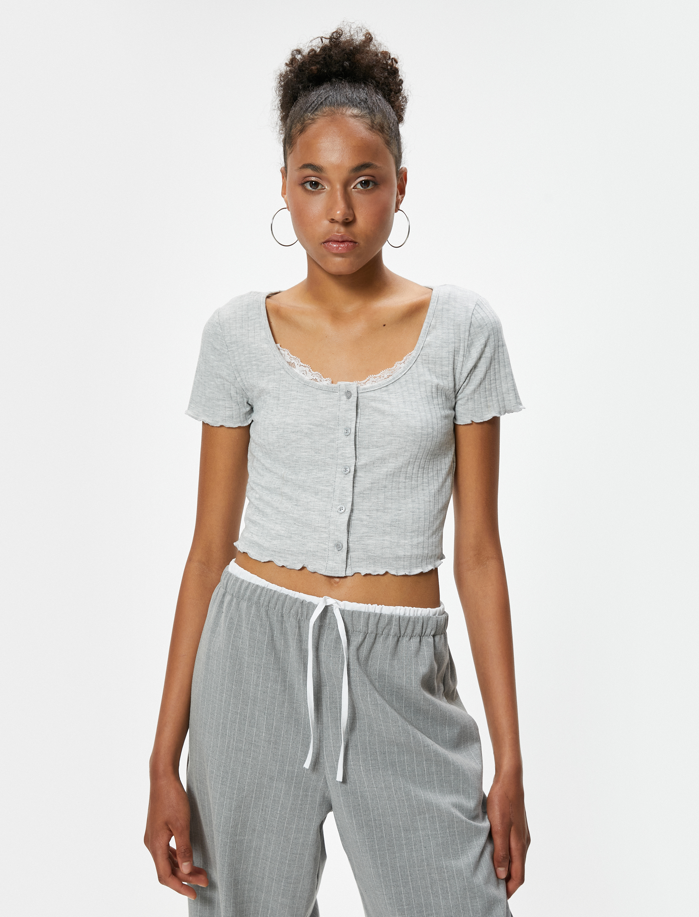   Crop Tişört Düğmeli U Yaka Kısa Kollu