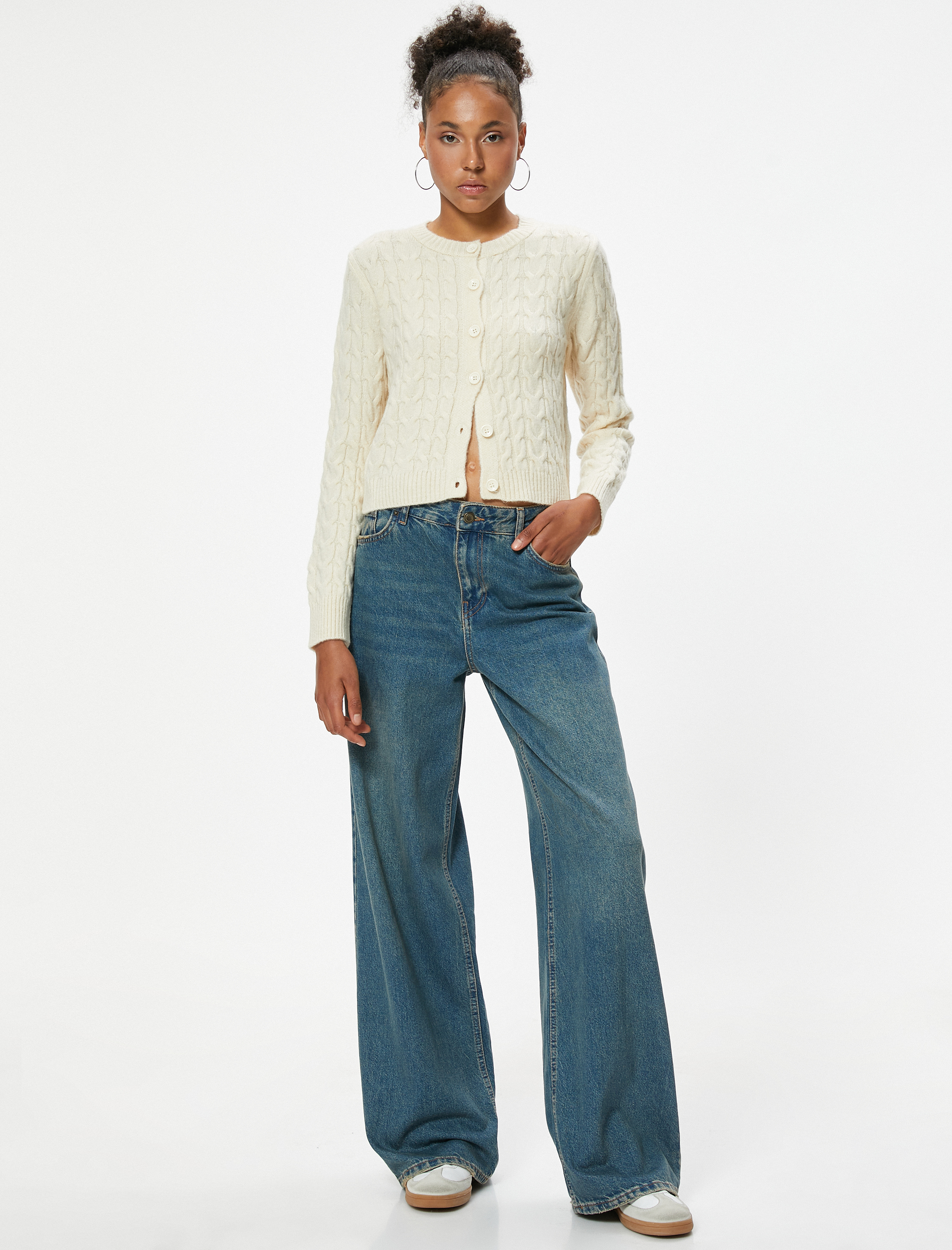   Saç Örgü Dokulu Düğmeli Bisiklet Yaka Triko Hırka