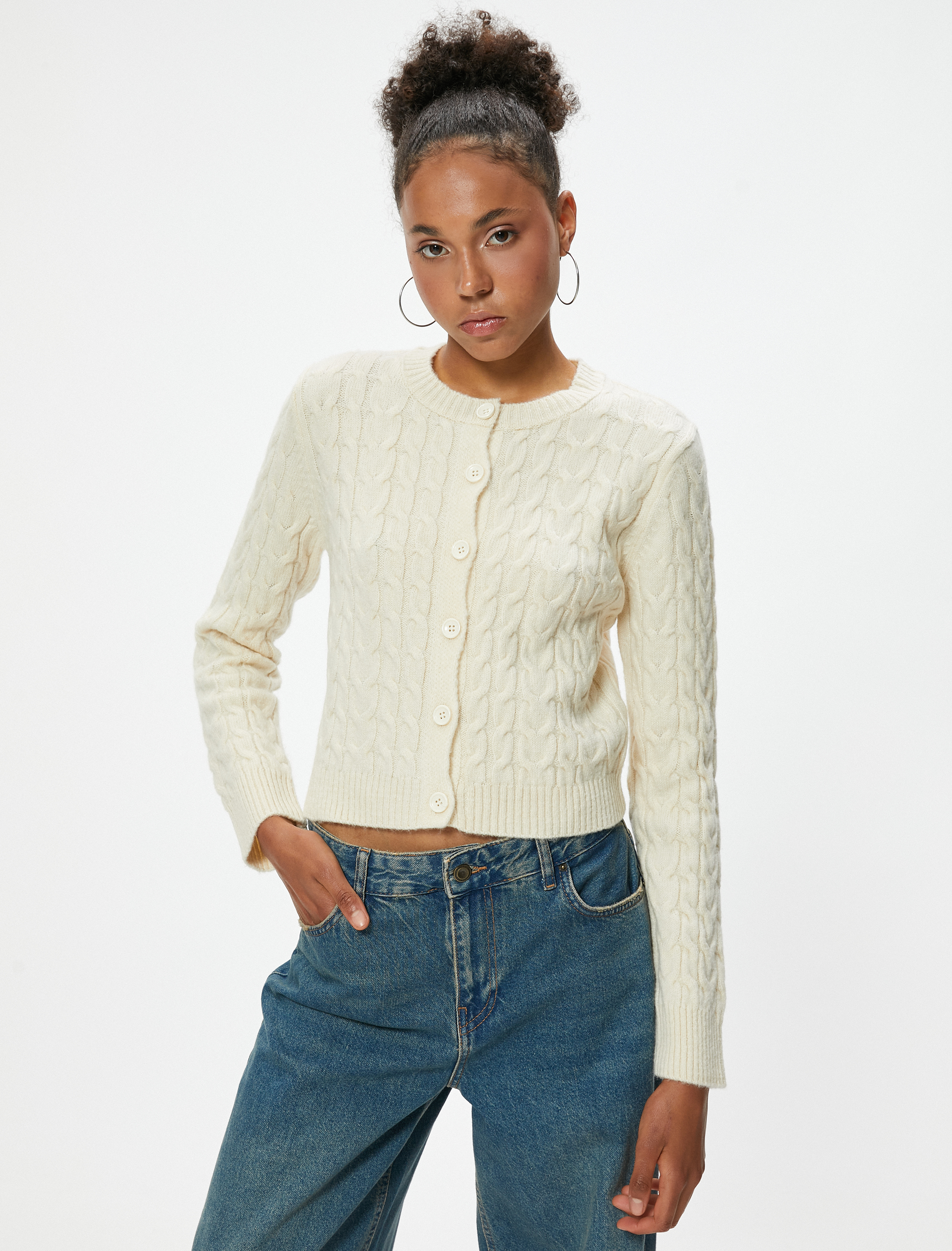   Saç Örgü Dokulu Düğmeli Bisiklet Yaka Triko Hırka