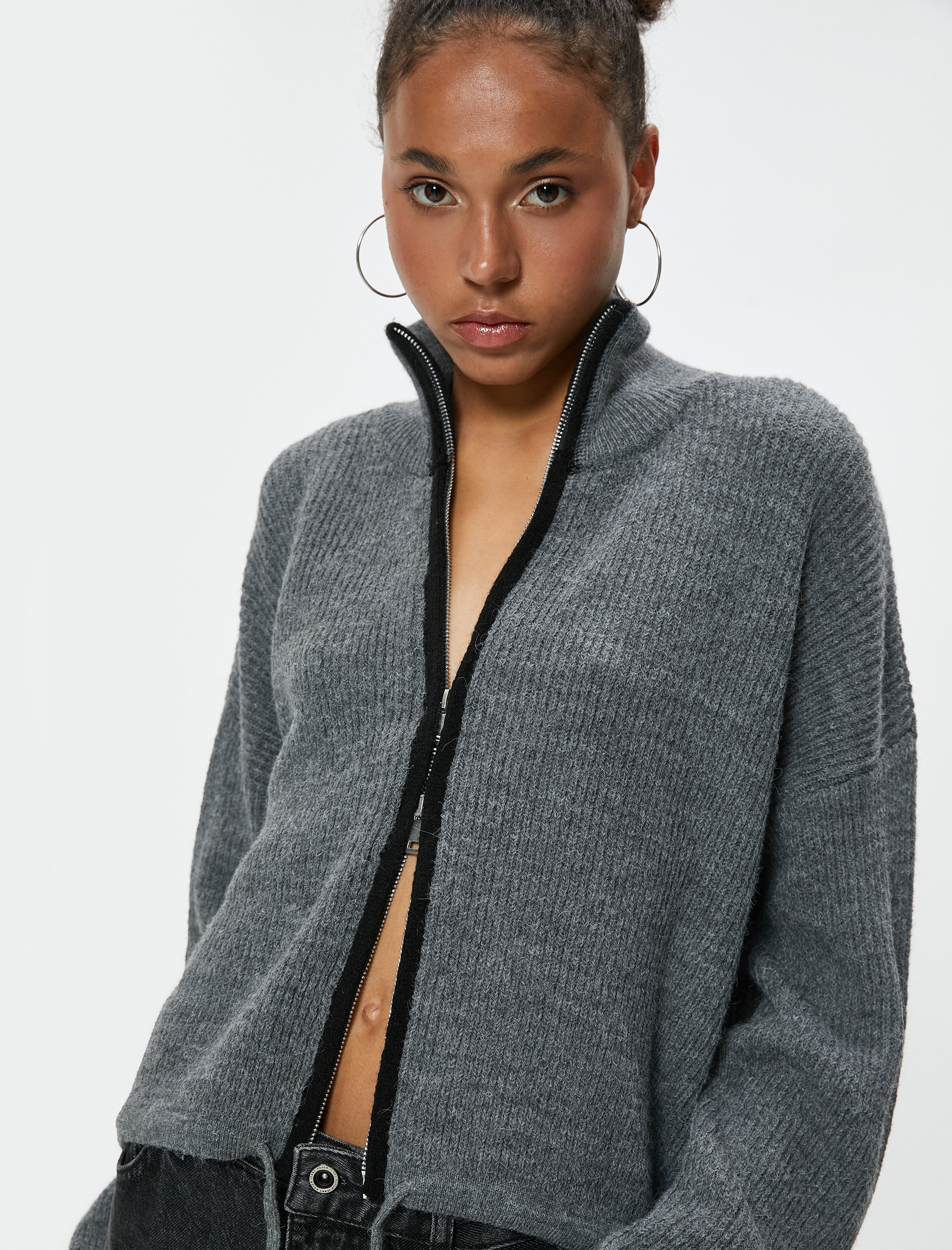   Fermuarlı Triko Hırka Dik Yaka Bağcık Detaylı Biyeli