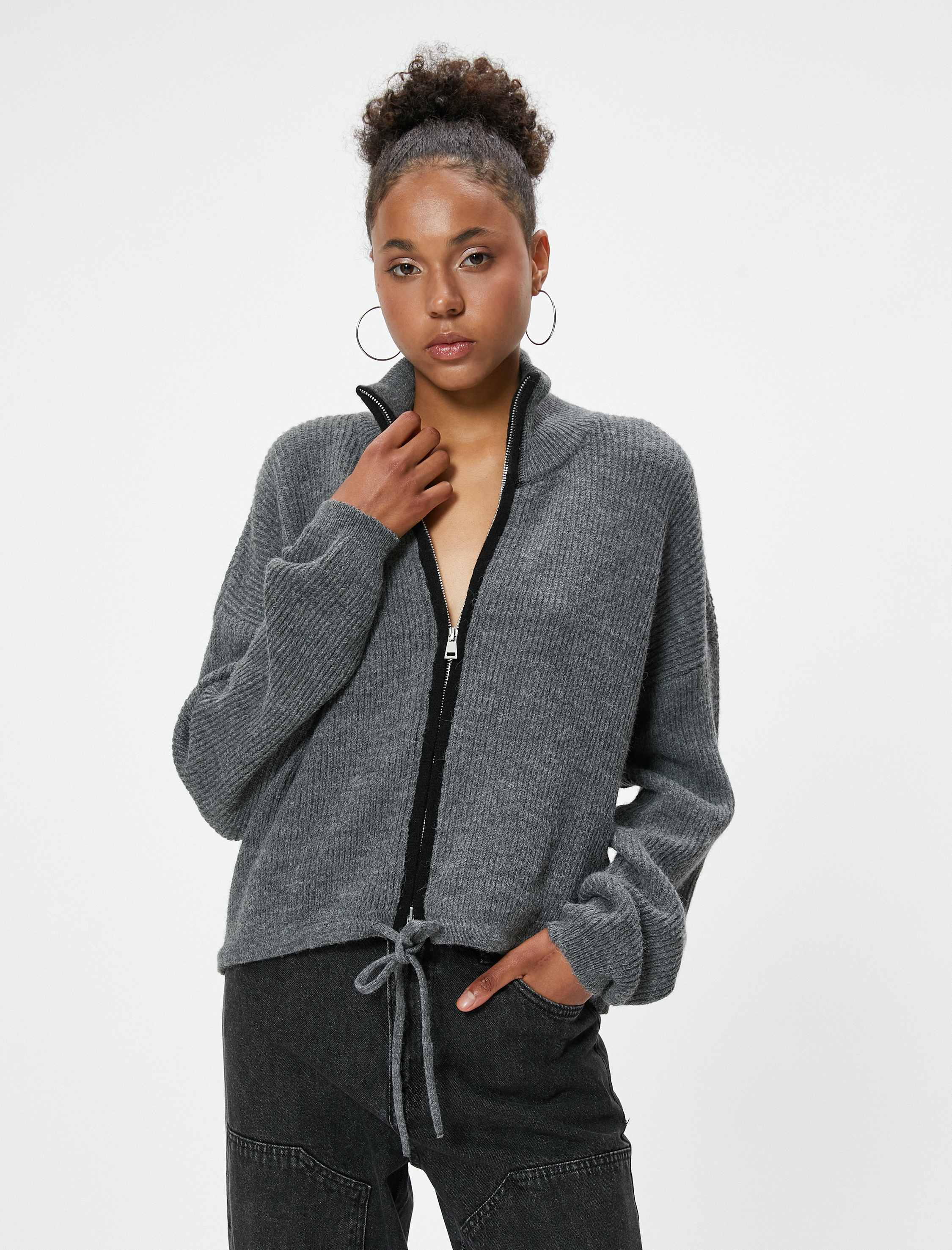   Fermuarlı Triko Hırka Dik Yaka Bağcık Detaylı Biyeli