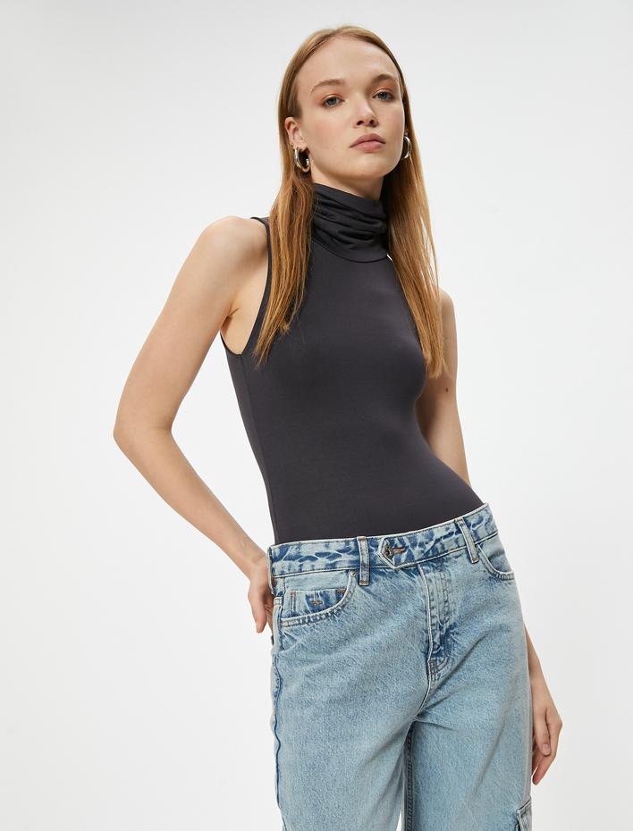  Boğazlı Atlet Kolsuz Slim Fit