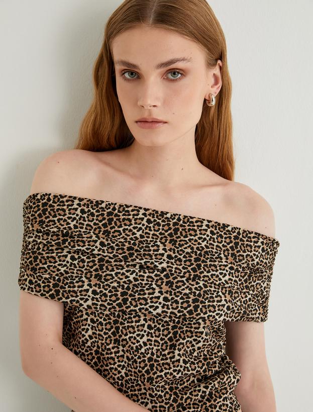 Leopar Desenli Bluz Kısa Kollu Kayık Yaka Drapeli Slim Fit_0
