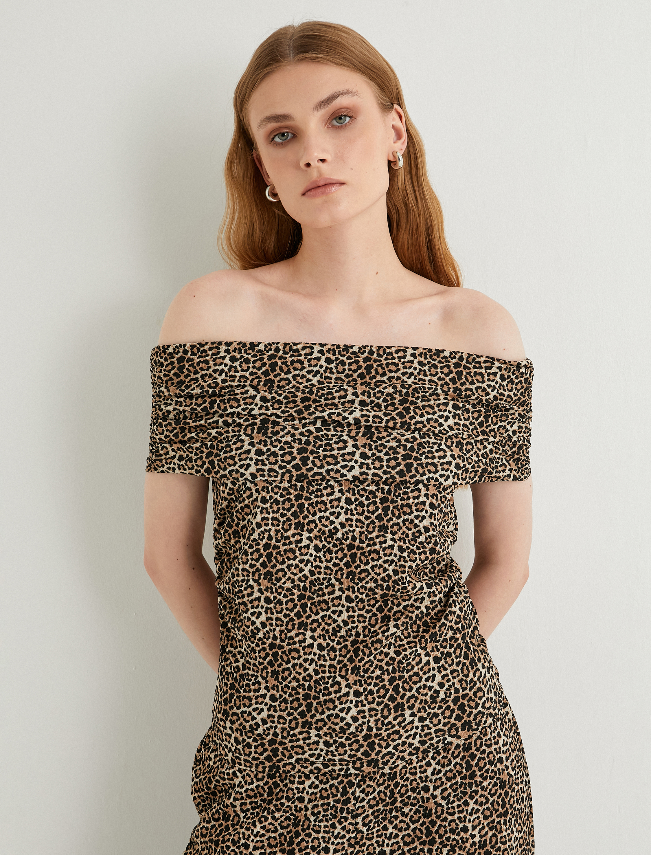   Leopar Desenli Bluz Kısa Kollu Kayık Yaka Drapeli Slim Fit Bürümcük