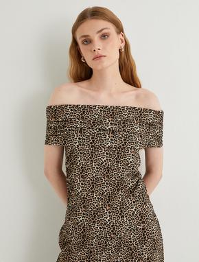 Leopar Desenli Bluz Kısa Kollu Kayık Yaka Drapeli Slim Fit_2