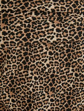 Leopar Desenli Bluz Kısa Kollu Kayık Yaka Drapeli Slim Fit_5