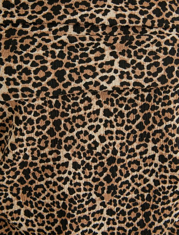Leopar Desenli Bluz Kısa Kollu Kayık Yaka Drapeli Slim Fit_5