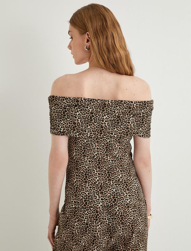 Leopar Desenli Bluz Kısa Kollu Kayık Yaka Drapeli Slim Fit_3