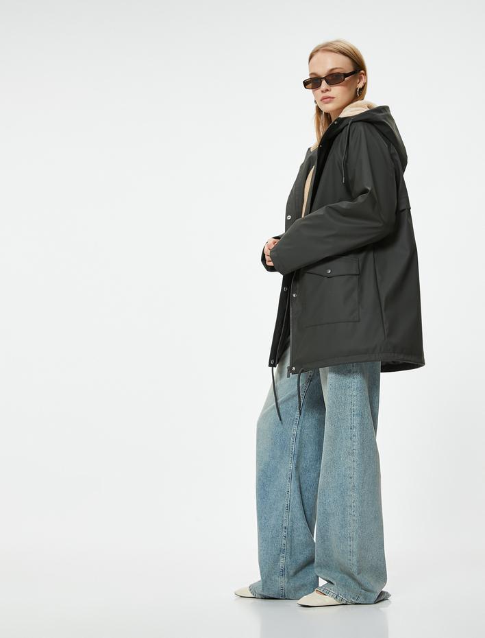  Kapüşonlu Yağmurluk Su Geçirrmez Fermuarlı Cep Detaylı