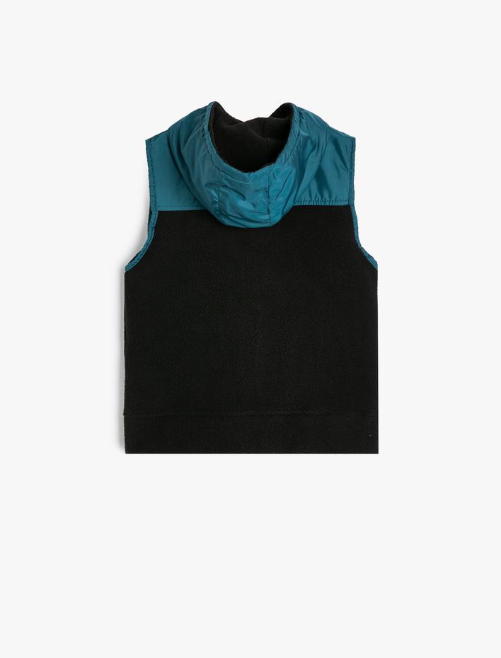 Erkek Çocuk Kapşonlu Polar Ceket Kolsuz Paraşüt Kumaş Detaylı