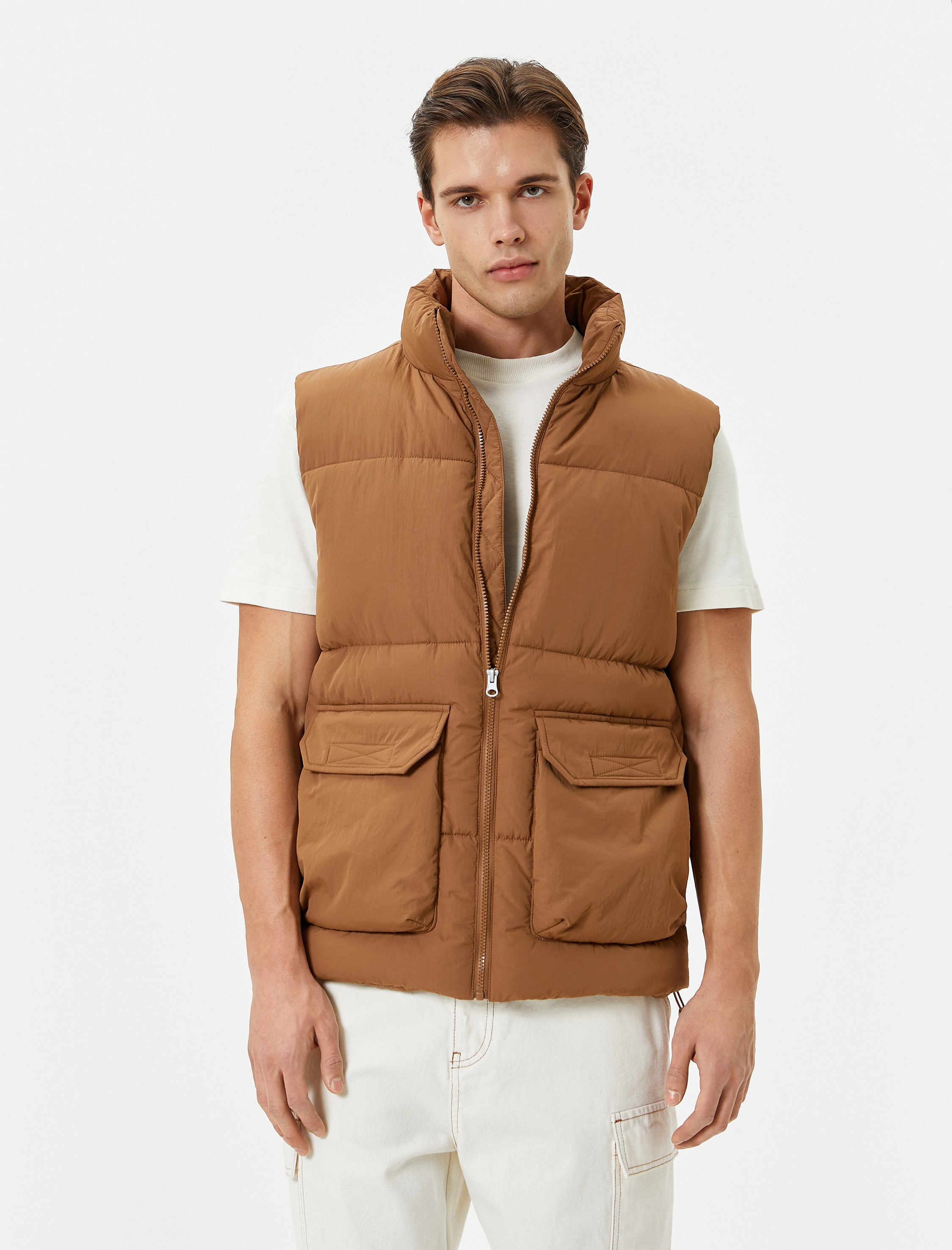   Şişme Yelek Fermuarlı Dik Yaka Kapaklı Cep Detaylı