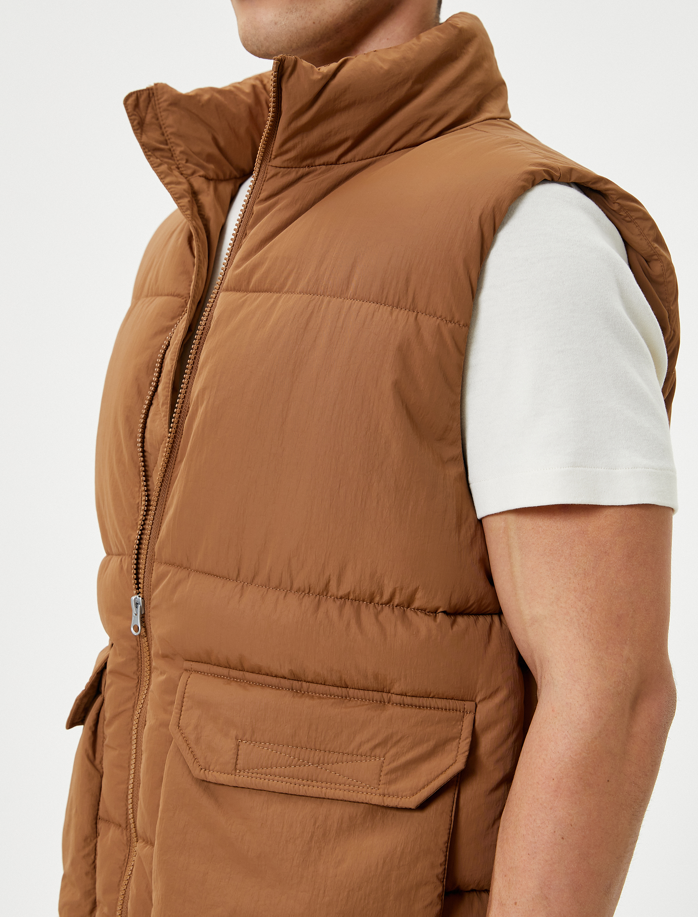   Şişme Yelek Fermuarlı Dik Yaka Kapaklı Cep Detaylı