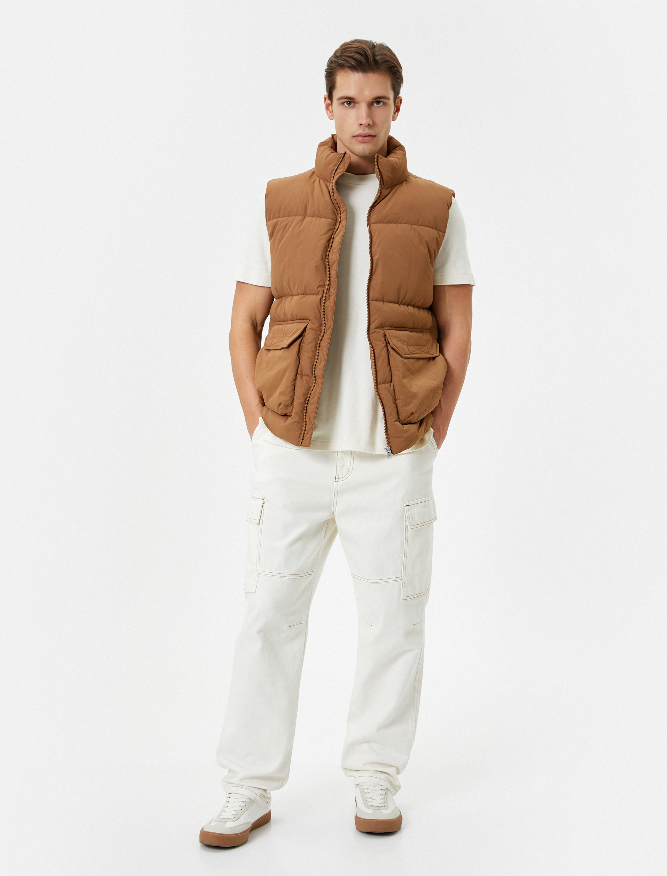   Şişme Yelek Fermuarlı Dik Yaka Kapaklı Cep Detaylı