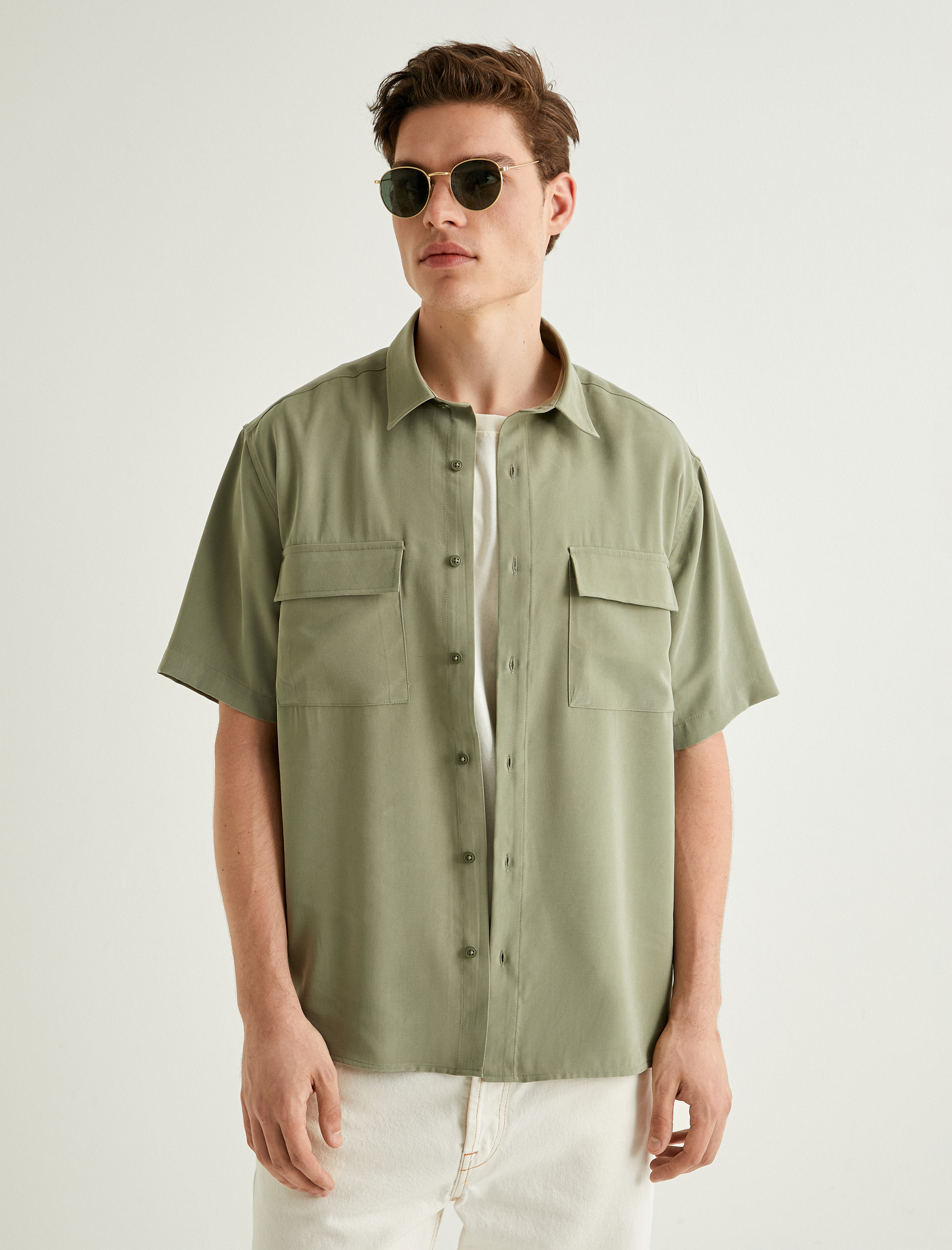   Kısa Kollu Gömlek Düğmeli Kapaklı Cep Detaylı Viskoz Kumaş Regular Fit