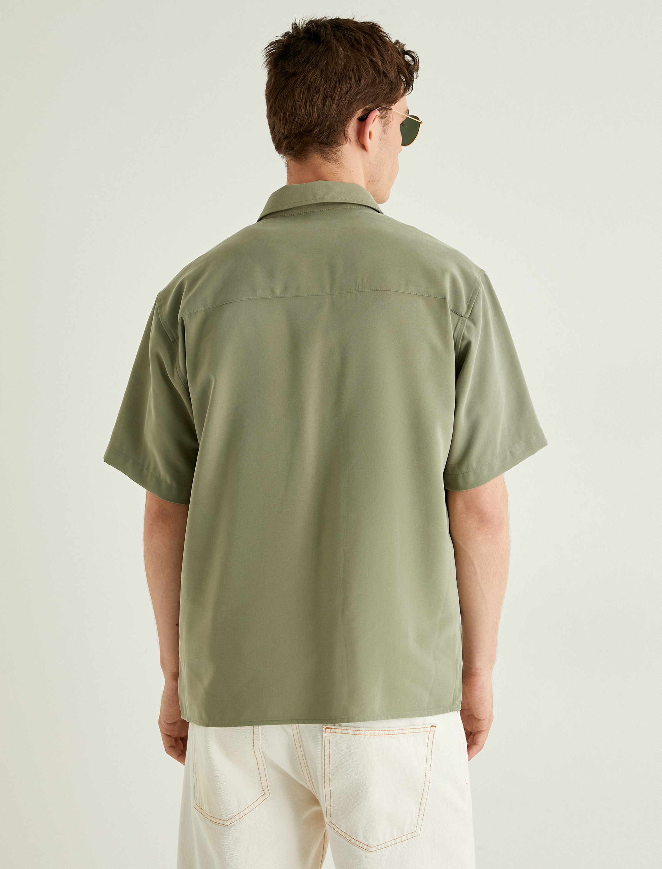   Kısa Kollu Gömlek Düğmeli Kapaklı Cep Detaylı Viskoz Kumaş Regular Fit