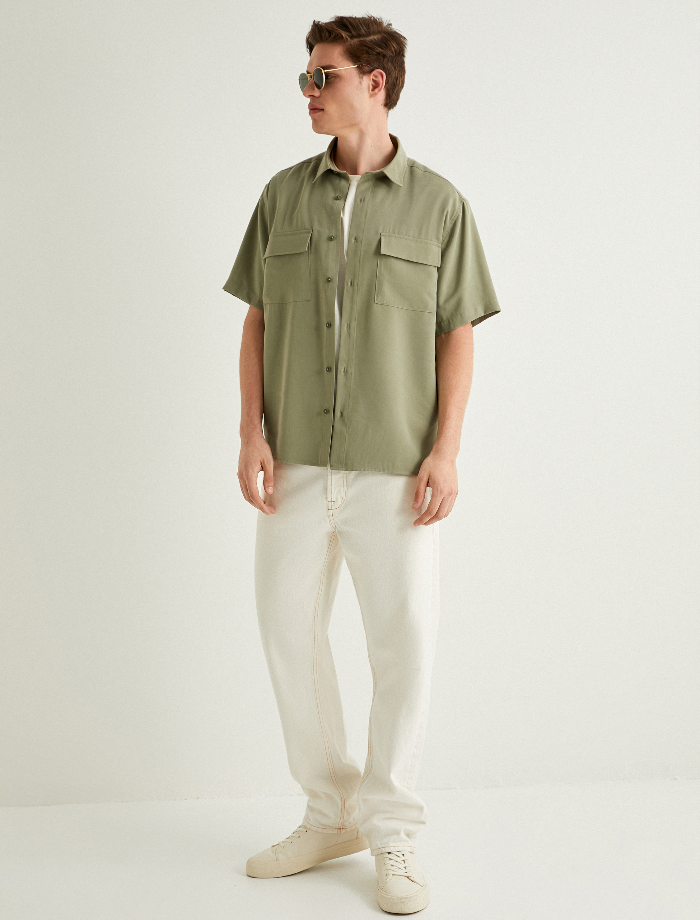   Kısa Kollu Gömlek Düğmeli Kapaklı Cep Detaylı Viskoz Kumaş Regular Fit