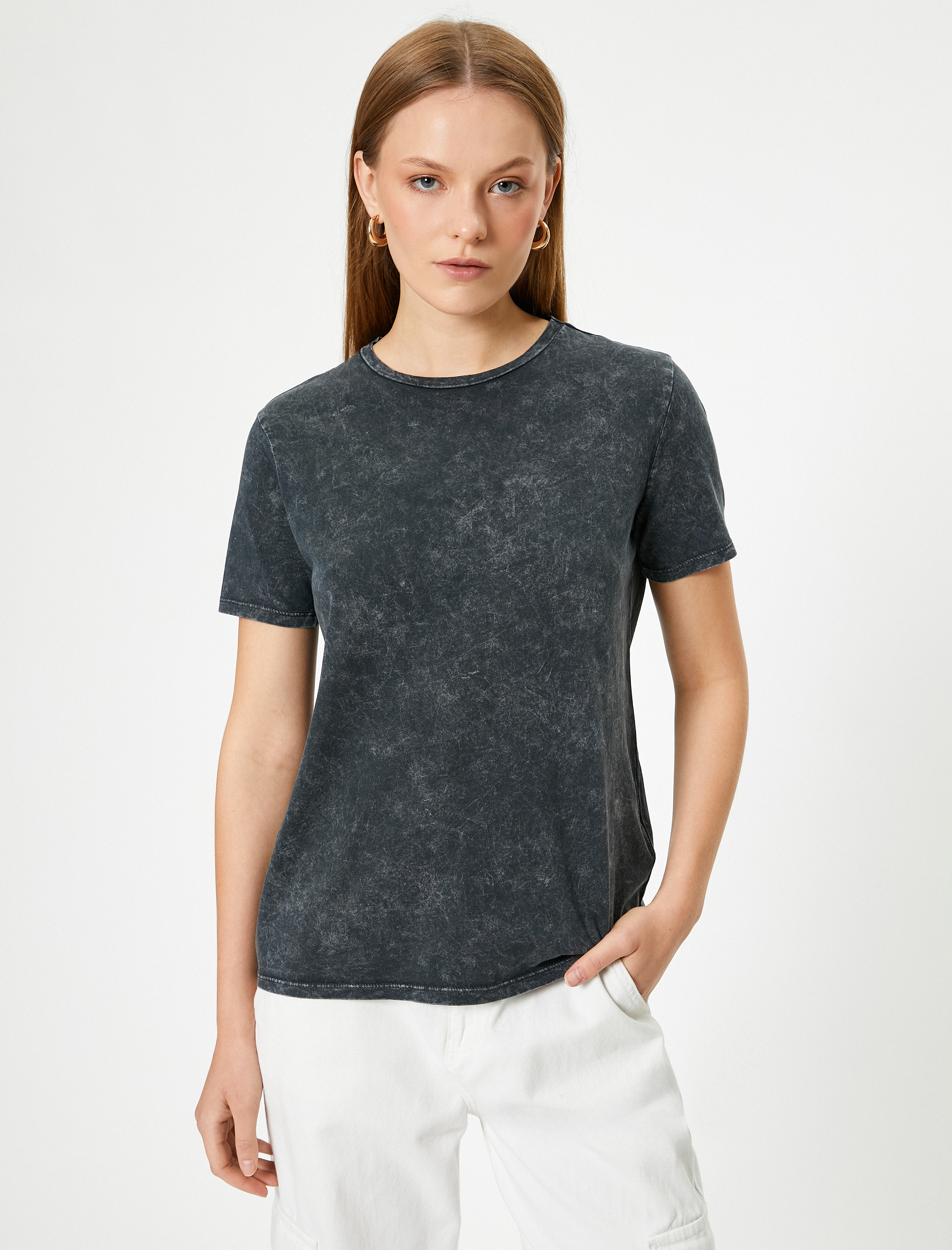   Soluk Efektli Pamuklu Bisiklet Yaka Kısa Kollu Tişört