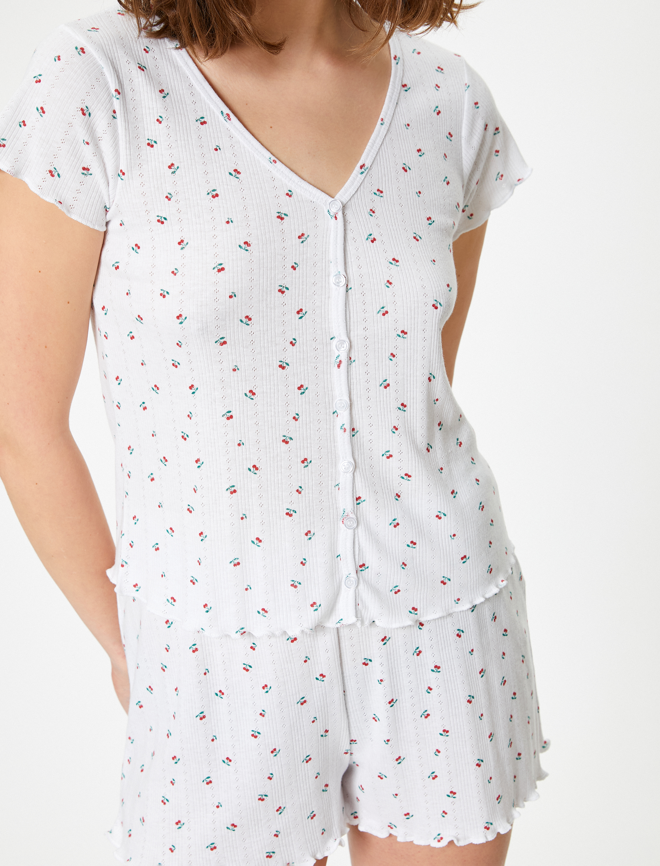   Şortlu Pijama Takımı V Yaka Düğmeli Kısa Kollu Kiraz Desenli