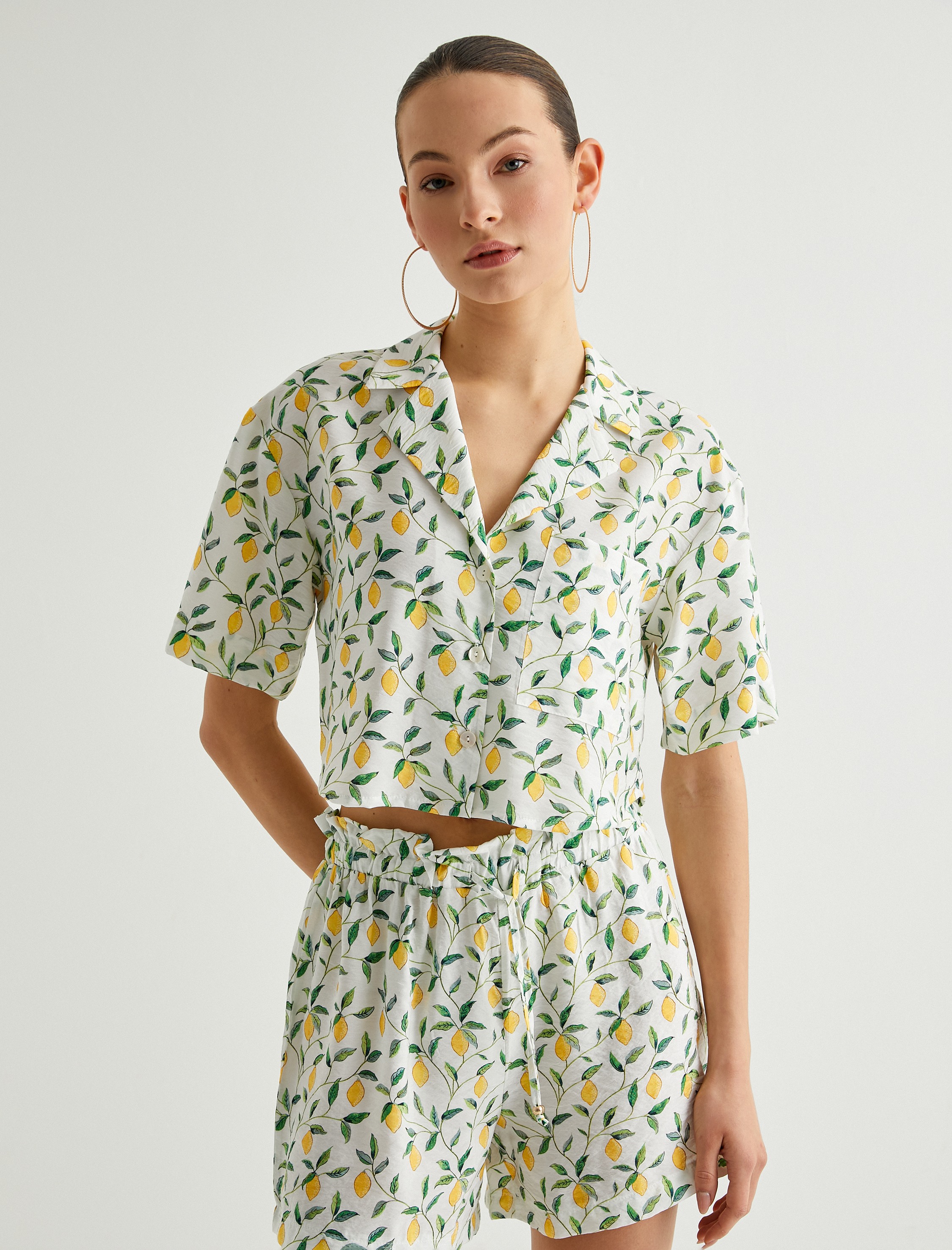   Koton X Sibil Çetinkaya - Meyve Desenli Cep Detaylı Crop Gömlek