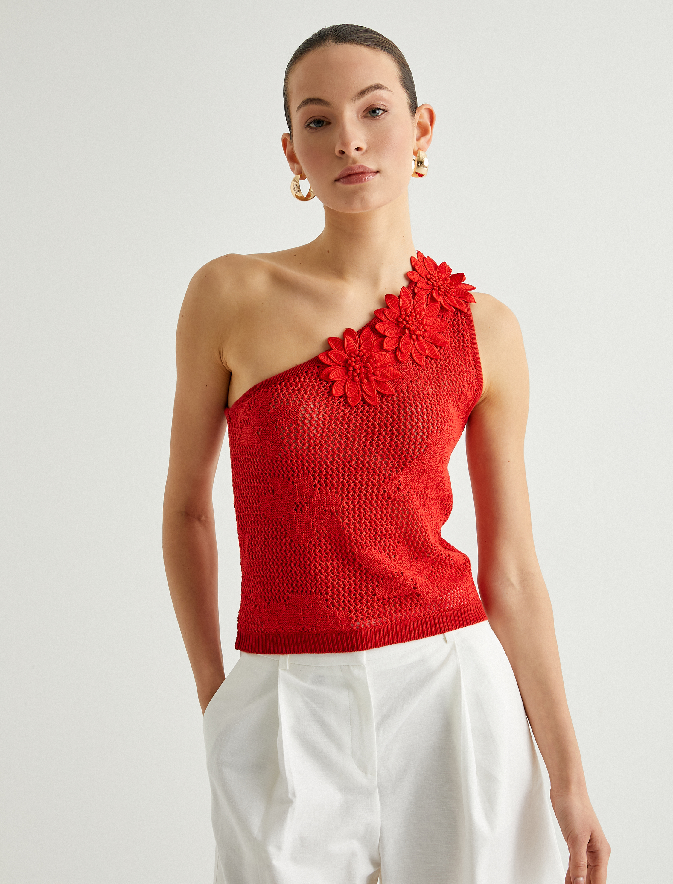   Koton X Sibil Çetinkaya - Tek Omuz Ajurlu Çiçek Detaylı Atlet