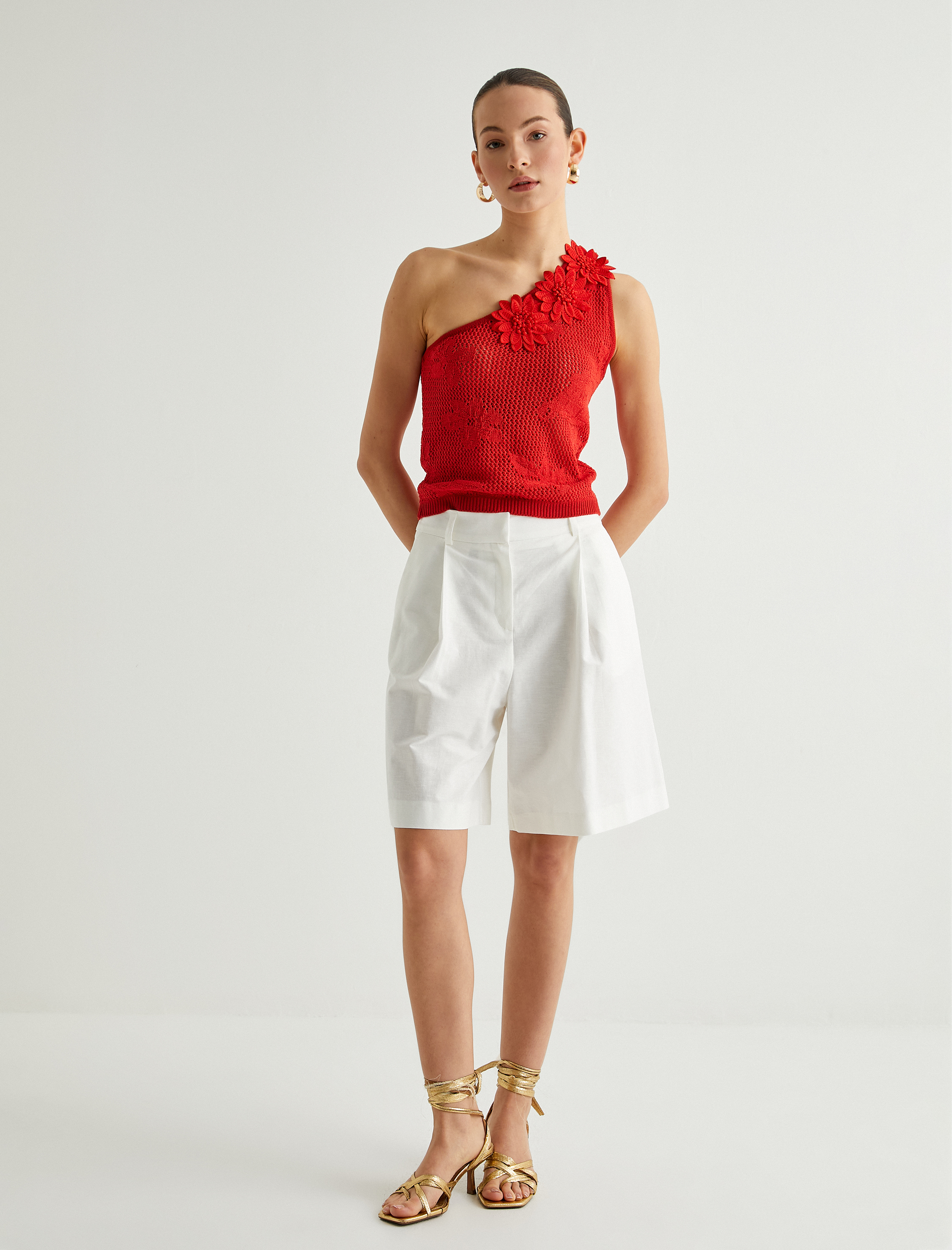   Koton X Sibil Çetinkaya - Tek Omuz Ajurlu Çiçek Detaylı Atlet