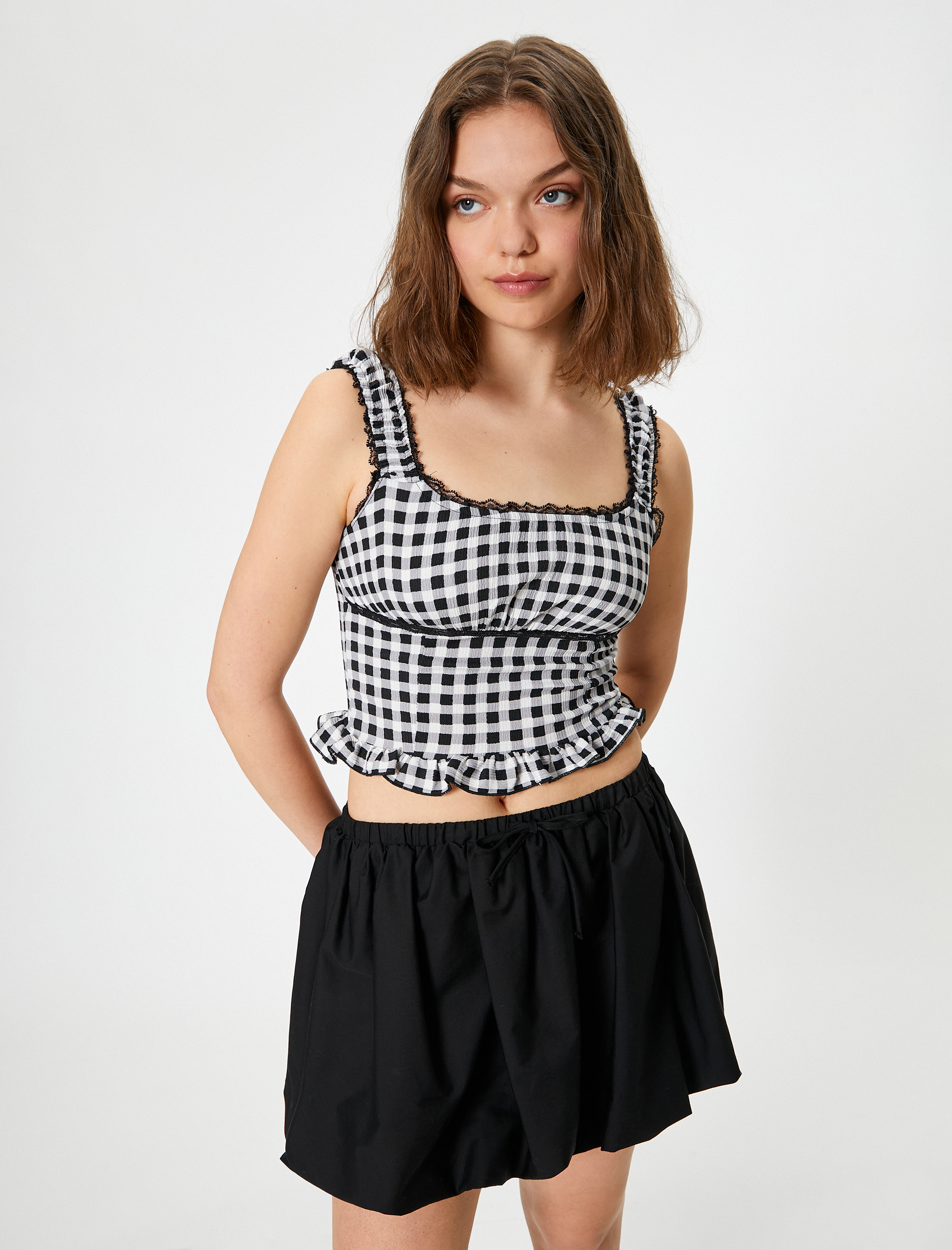   Kareli Crop Bluz Askılı Dantel Detaylı Fırfırlı Slim Fit Bürümcük