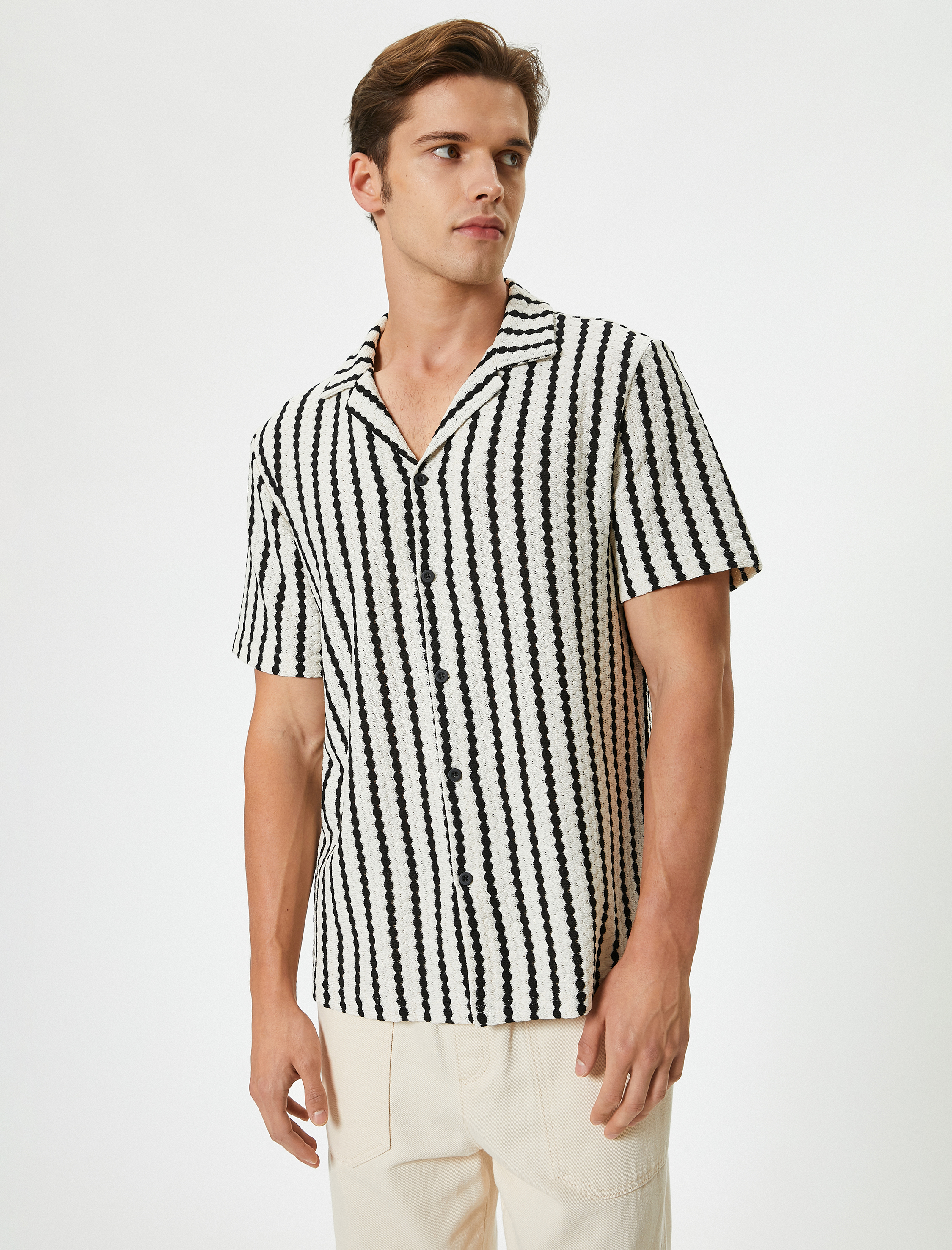 Ajurlu Gömlek Kısa Kollu Devrik Yaka Örgü Dokulu Regular Fit