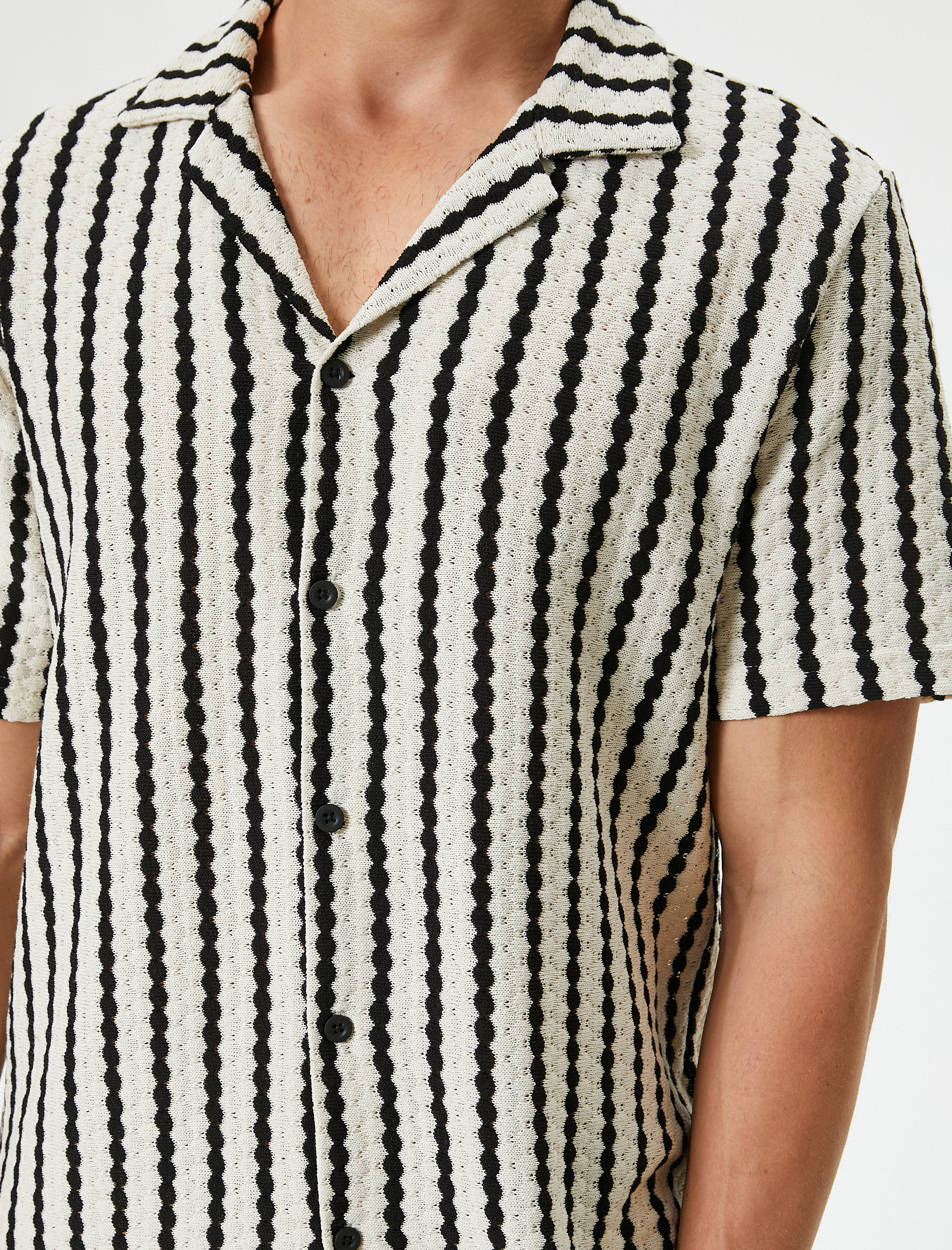 Ajurlu Gömlek Kısa Kollu Devrik Yaka Örgü Dokulu Regular Fit