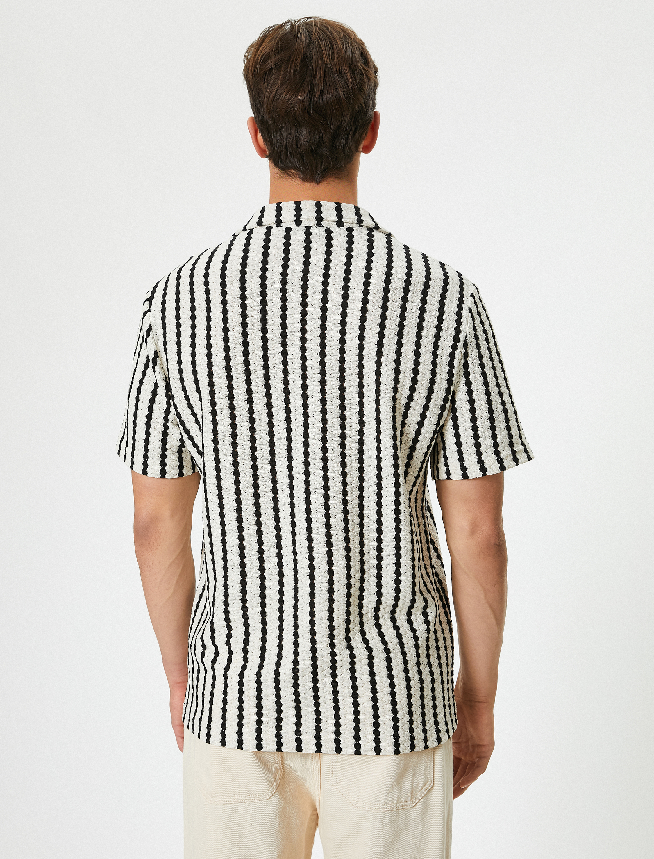 Ajurlu Gömlek Kısa Kollu Devrik Yaka Örgü Dokulu Regular Fit