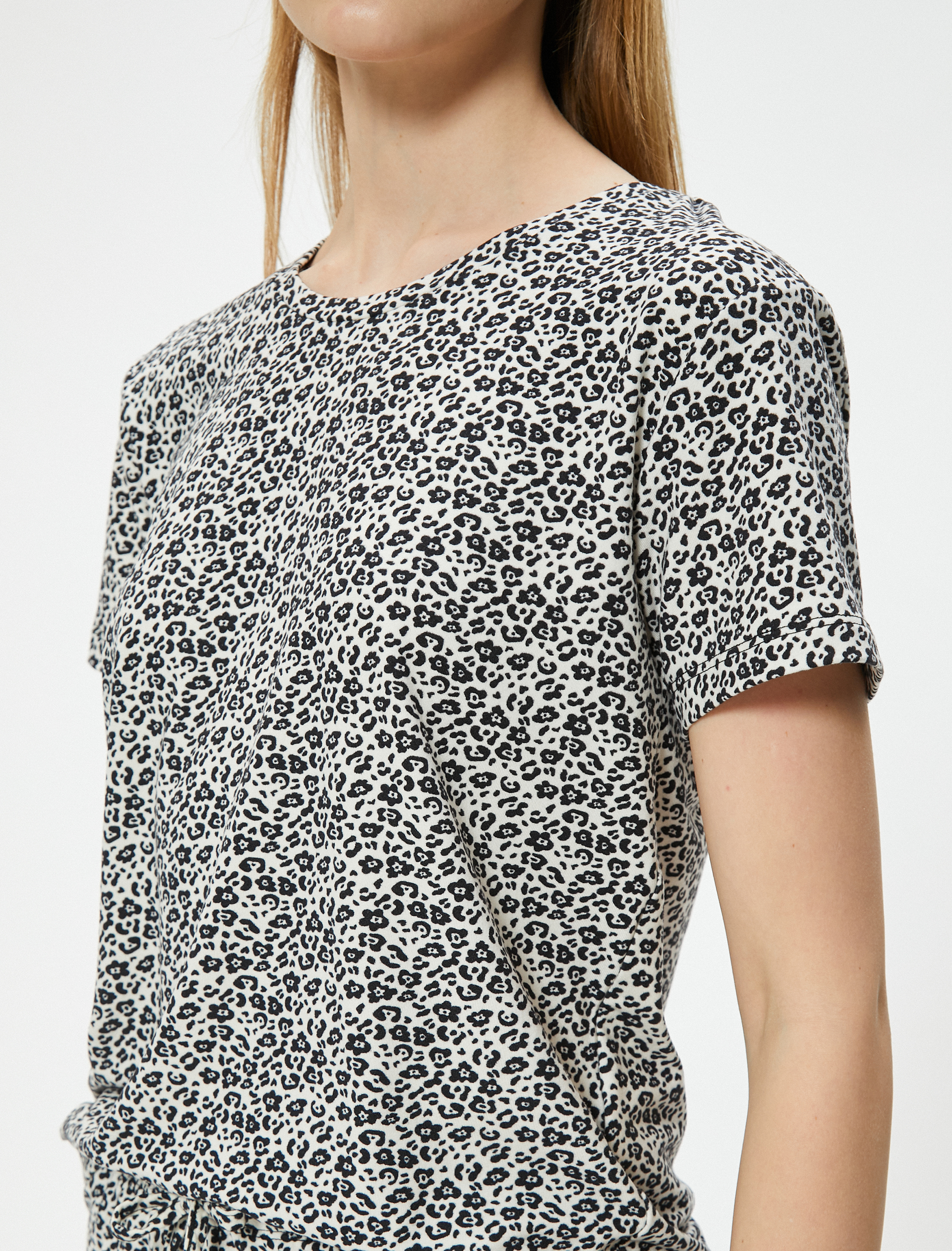   Şortlu Pijama Takımı Leopar Desenli Bisiklet Yaka Kısa Kollu