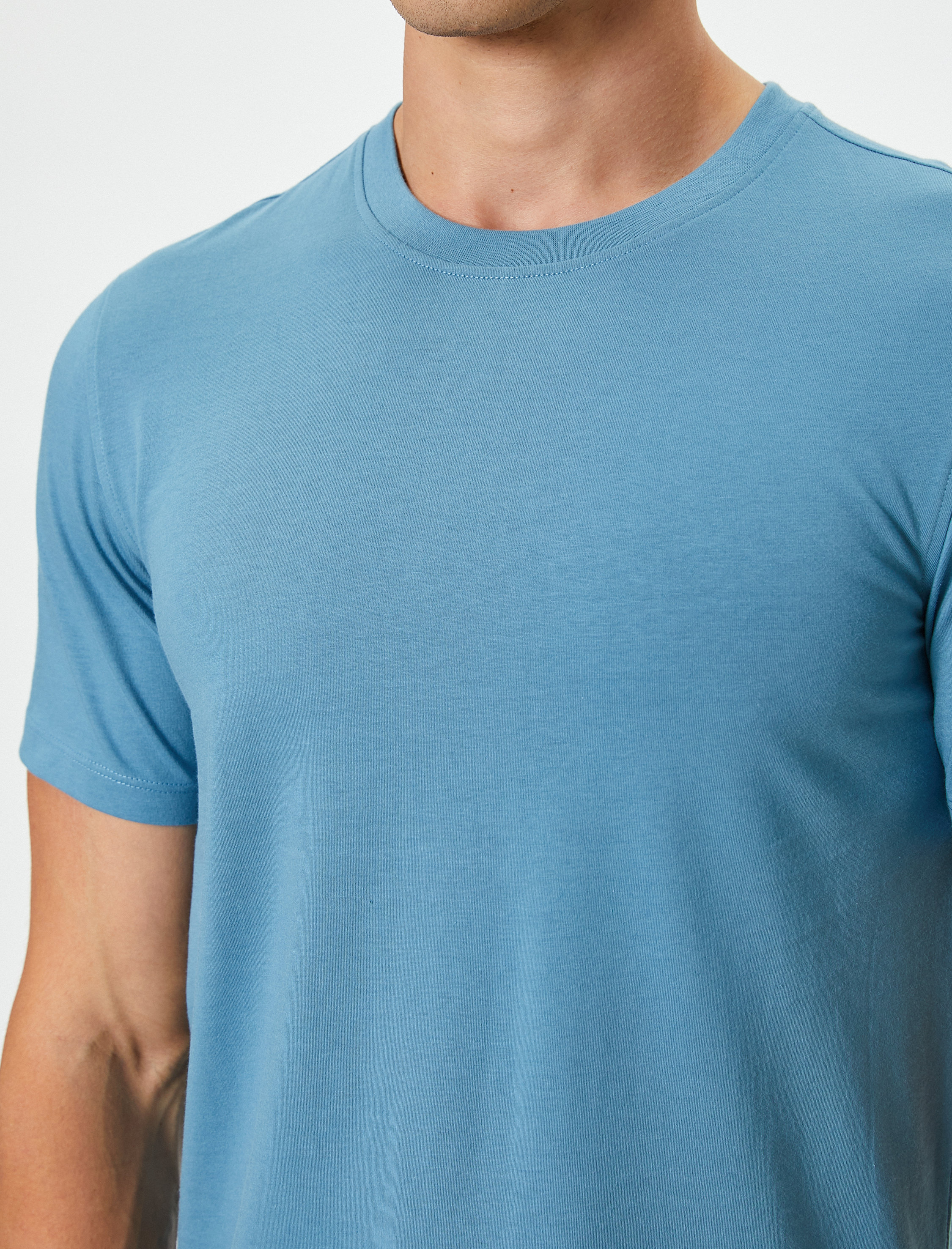   Dar Kesim Pamuklu Kısa Kollu Bisiklet Yaka Basic Tişört