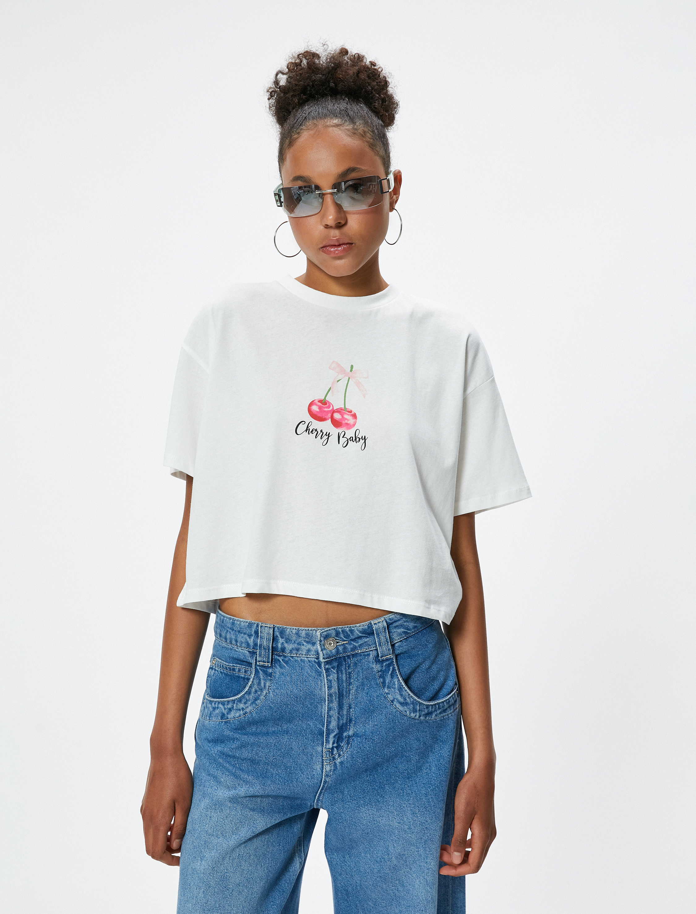   Crop Tişört Fiyonk Detaylı Kiraz Baskılı Bisiklet Yaka Kısa Kollu